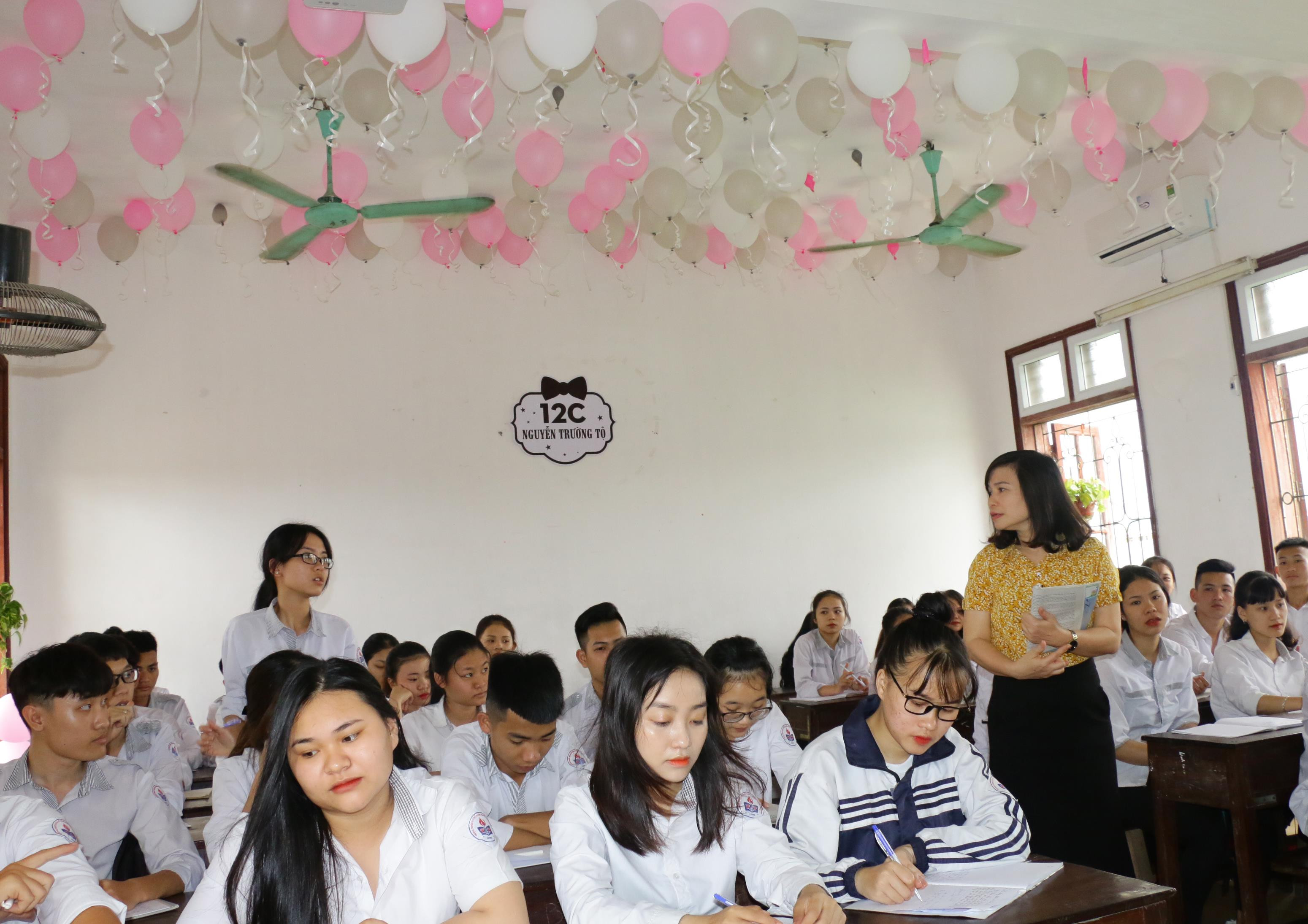 Giờ học của học sinh Trường THPT Nguyễn Trường Tộ - thành phố Vinh. Ảnh: MH