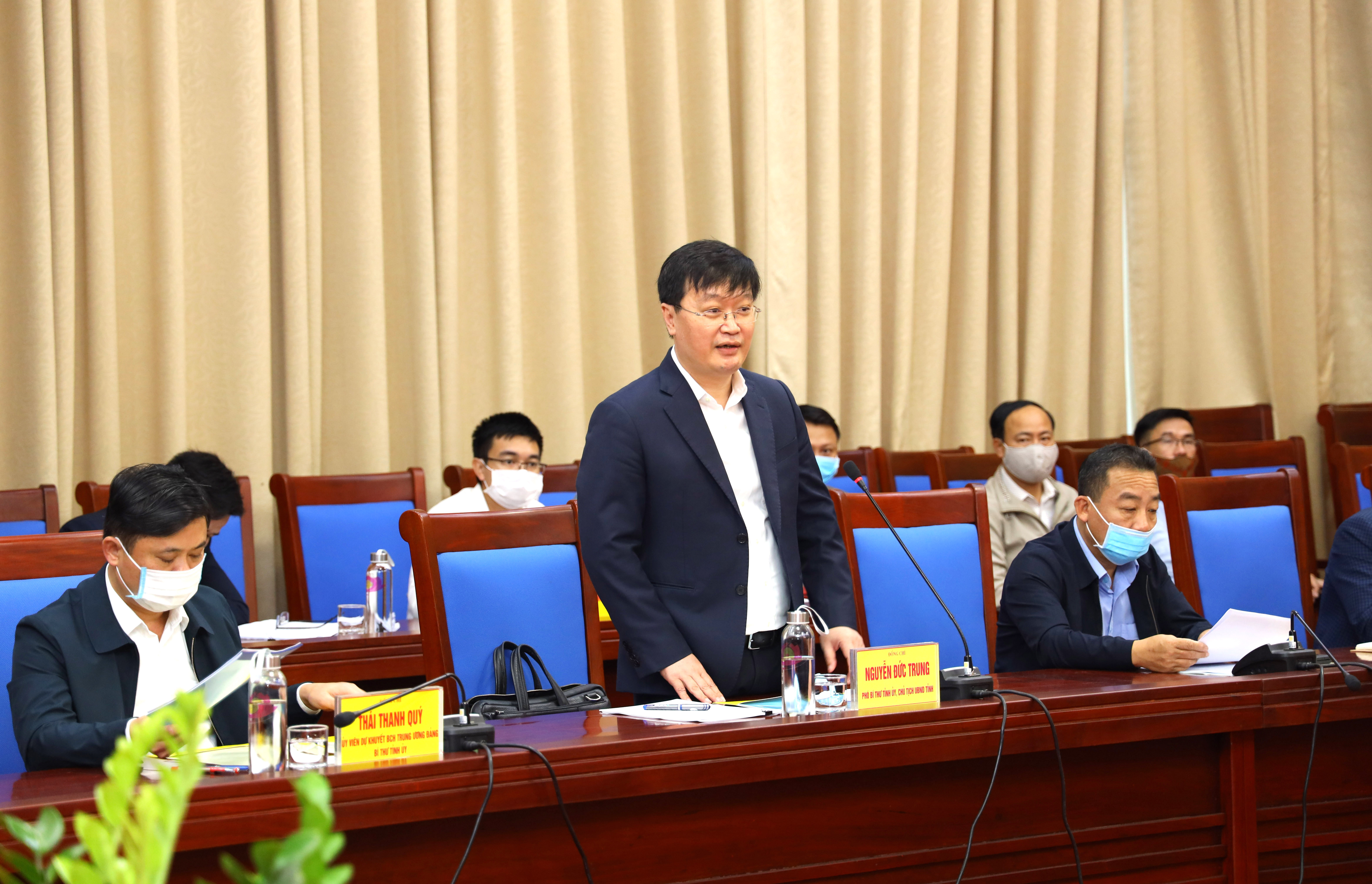 Đồng chí Nguyễn Đức Trung- Phó Bí thư Tỉnh ủy, Chủ tịch UBND tỉnh phát biểu tại cuộc làm việc. Ảnh: Nguyên Sơn