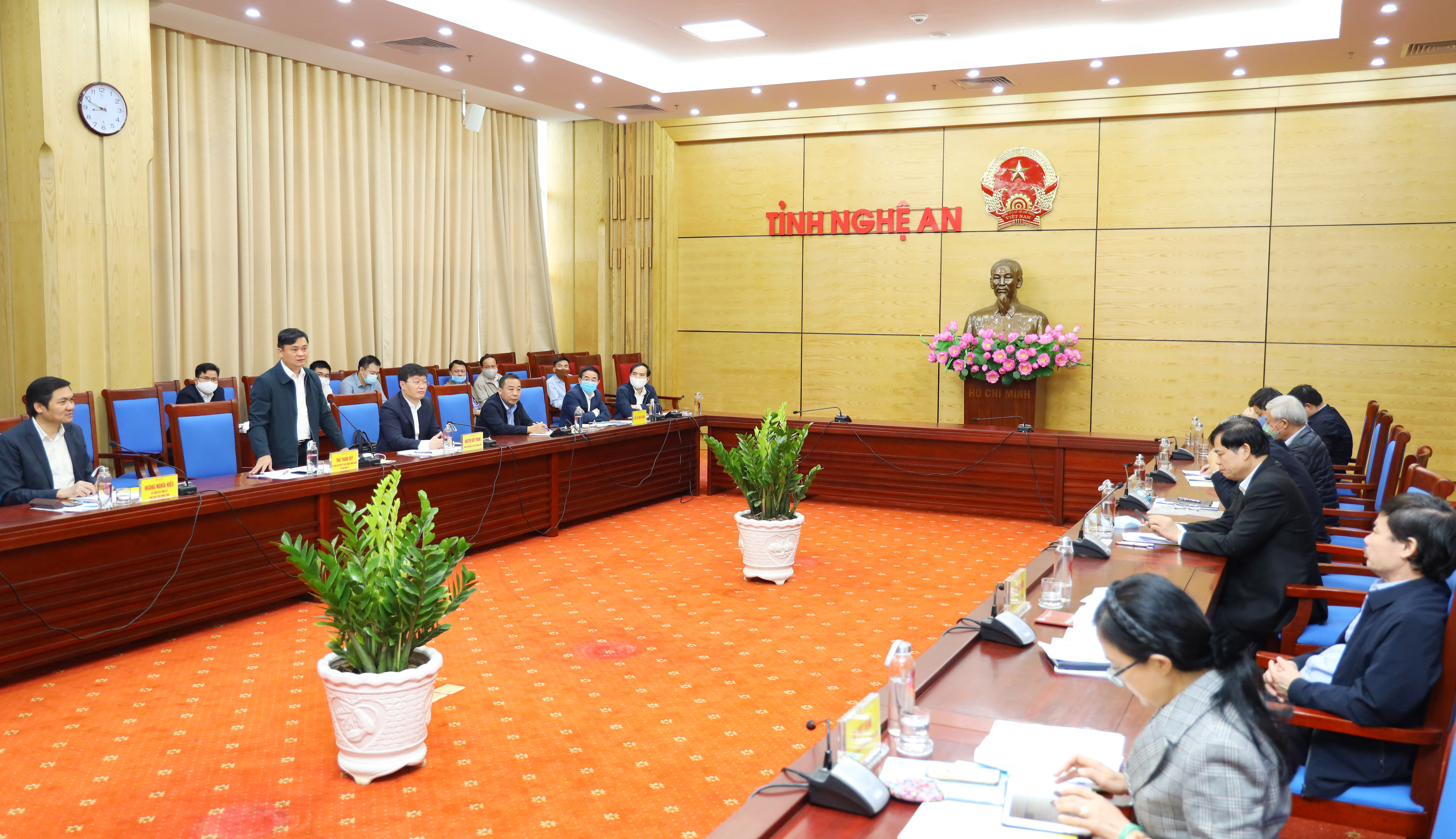 Toàn cảnh cuộc làm việc giữa Bộ trưởng Bộ NN&PTNT với lãnh đạo tỉnh Nghệ An. Ảnh Nguyên Sơn