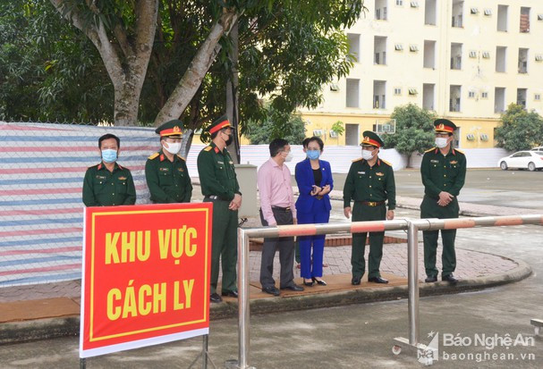 Kiểm tra khu vực cách ly tại Trường Cao đẳng Sư phạm Nghệ An. Ảnh tư liệu Thanh Lê