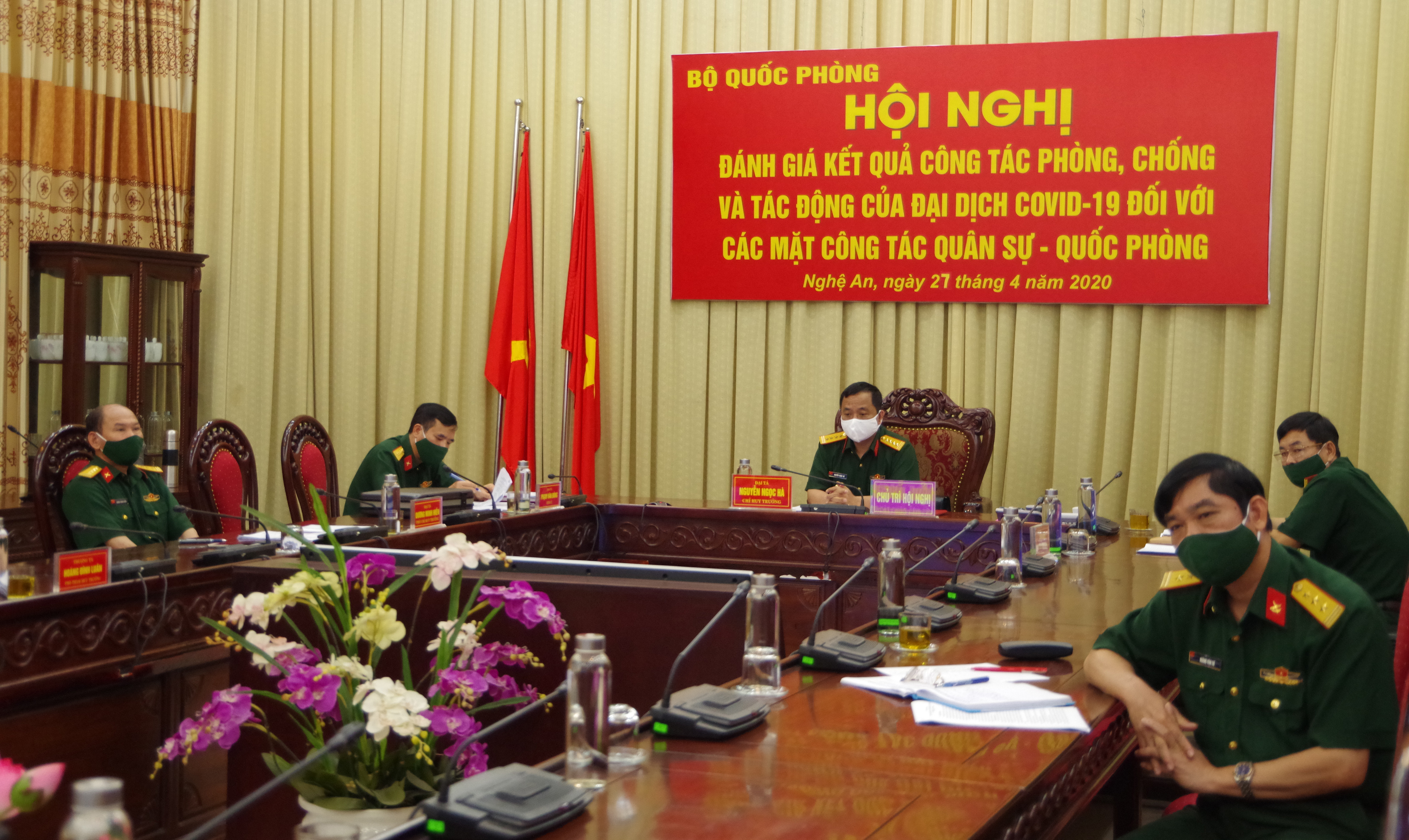Đại tá Nguyễn Ngọc Hà - Ủy viên Ban Thường vụ Tỉnh ủy, Chỉ huy trưởng Bộ CHQS Tỉnh chủ trì tại điểm cầu Nghệ An. 