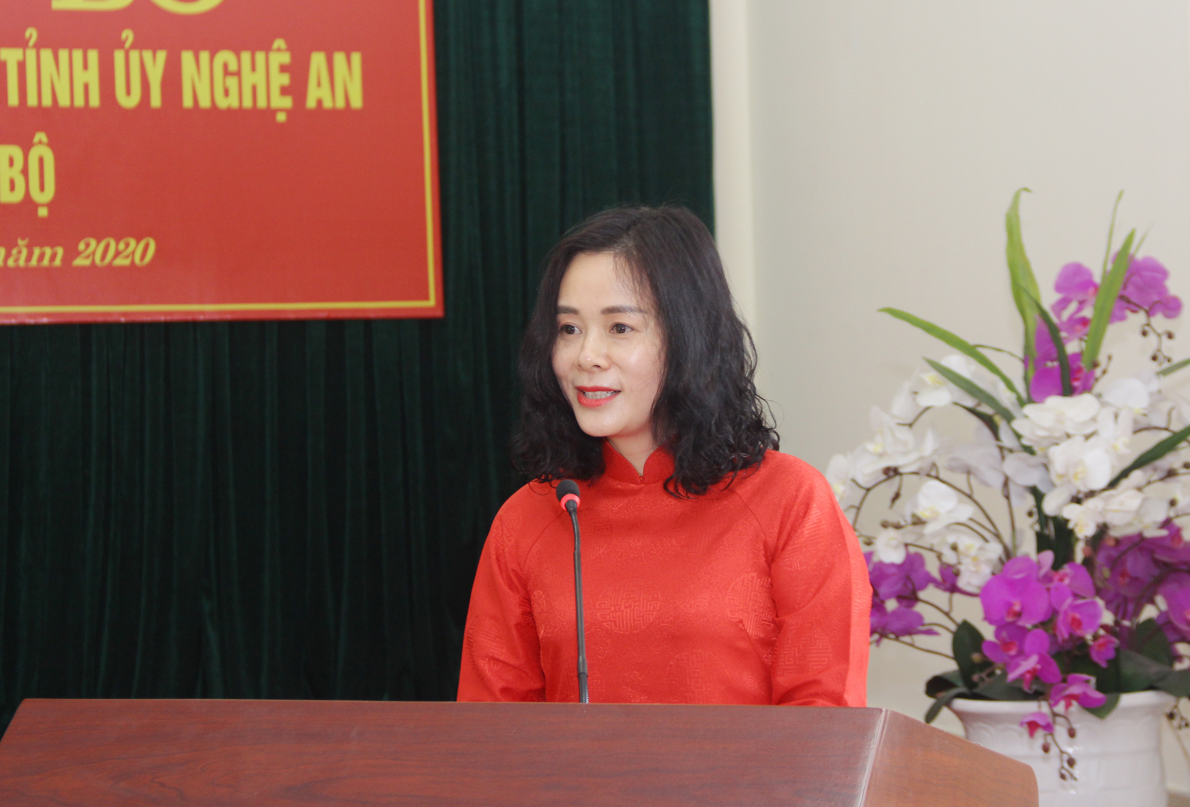 Đồng chí Lê Thị Hoài Chung phát biểu nhận nhiệm vụ. Ảnh: Mai Hoa