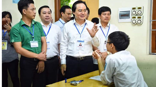 Bộ trưởng Phùng Xuân Nhạ yêu cầu phải kỉem tra giám sát kỳ thi ở các địa phương chặt chẽ. 