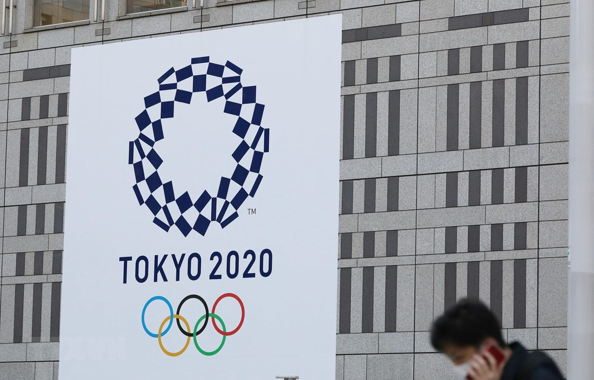 Biểu tượng Olympic Tokyo 2020 tại Tokyo, Nhật Bản. (Ảnh: THX/TTXVN)