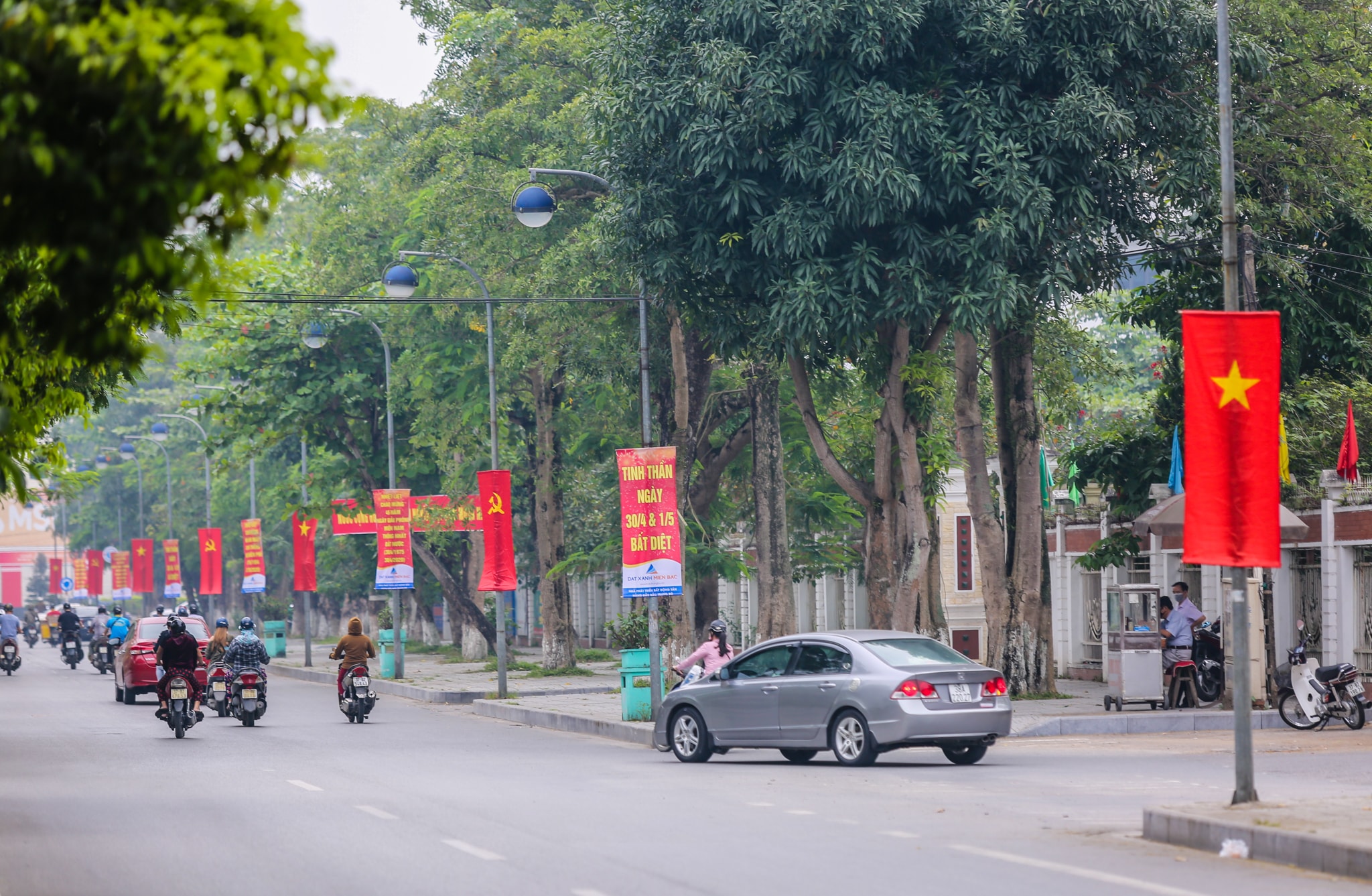 Tại thành phố Vinh, các tuyến đường lớn