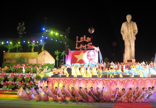 Lễ hội Làng Sen quy mô cấp quốc gia được tổ chức 5 năm 1 lần, là sụ kiện chính trị văn hóa được nhân dân trong tỉnh trong vùng và cả nước mong đợi. Ảnh tư liệu