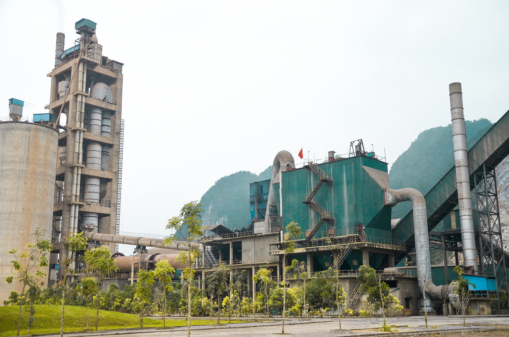 Nhà máy xi măng Sông Lam tại xã Hội Sơn phát huy hiệu quả. Ảnh: Hoàng Vĩnh