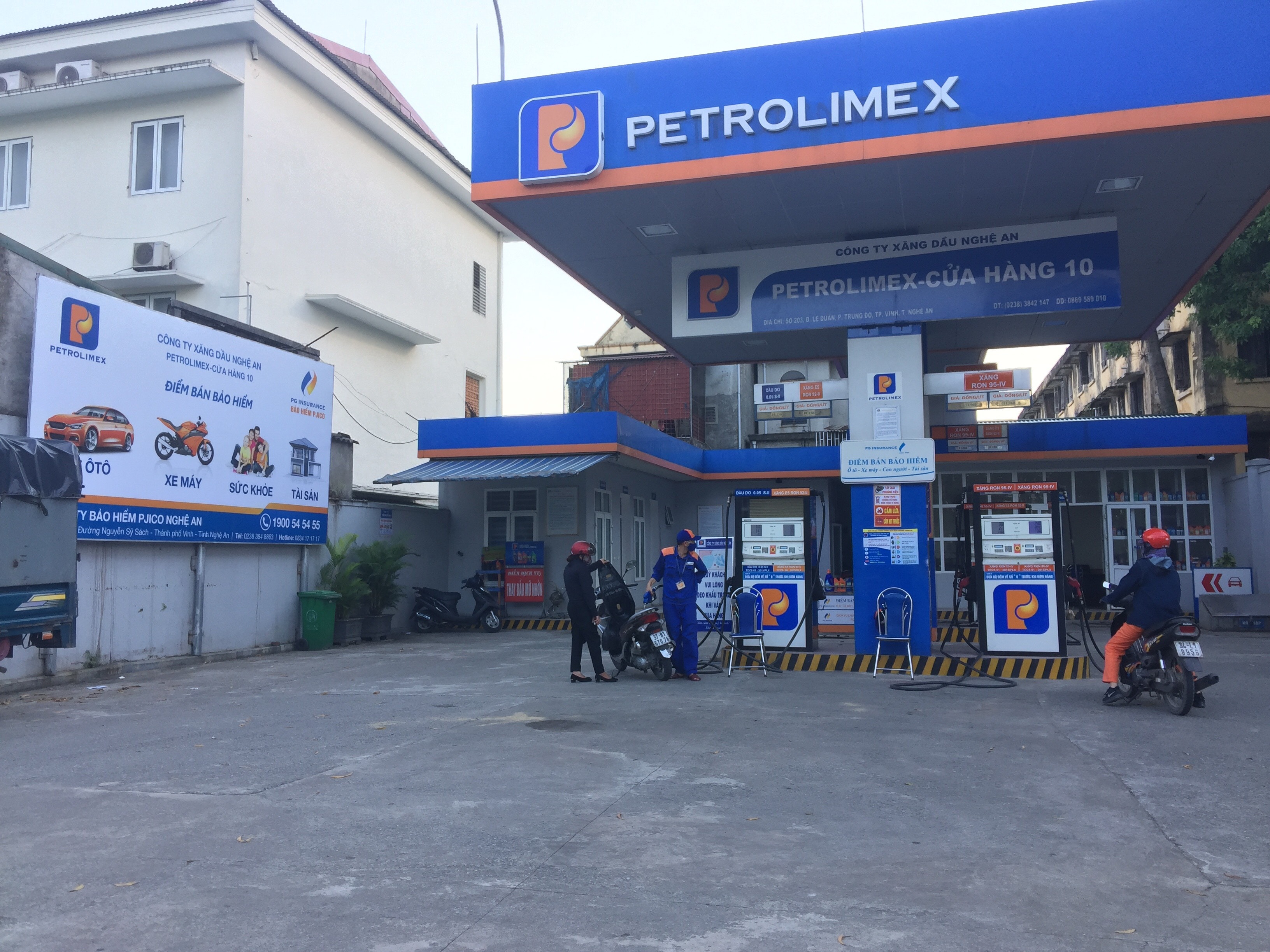 Trạm xăng tại đường Lê Duẩn, phường Trung Đô có nhà vệ sinh được sắp xếp là nhà WC công cộng nhưng rất ít khách và người dân ngoại trừ người mua xăng biết và sử dụng. Ảnh:N.H