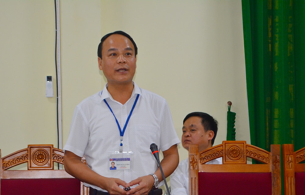 Lãnh đạo BQL Vườn Quốc gai Pù Mát thông tin về tình hình quản lý, bảo vệ gần 95.000 ha rừng đặc dụng. Ảnh: Phú Hương
