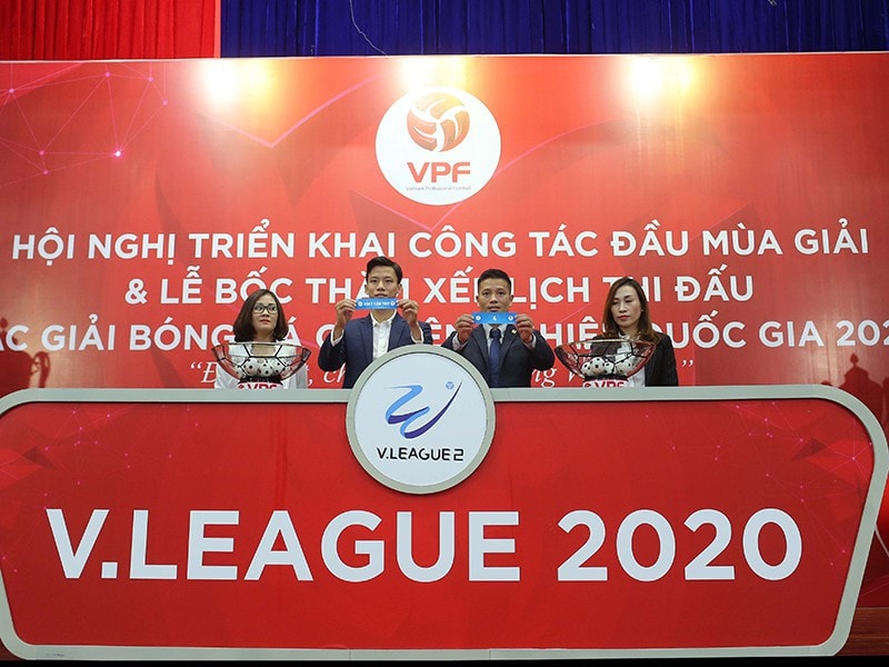 Khó cho những nhà điều hành giải là quỹ thời gian và điều kiện thực tế không cho phép đá đúng với lịch V-League cũ đủ 26 vòng đấu. Ảnh: NGỌC DUNG