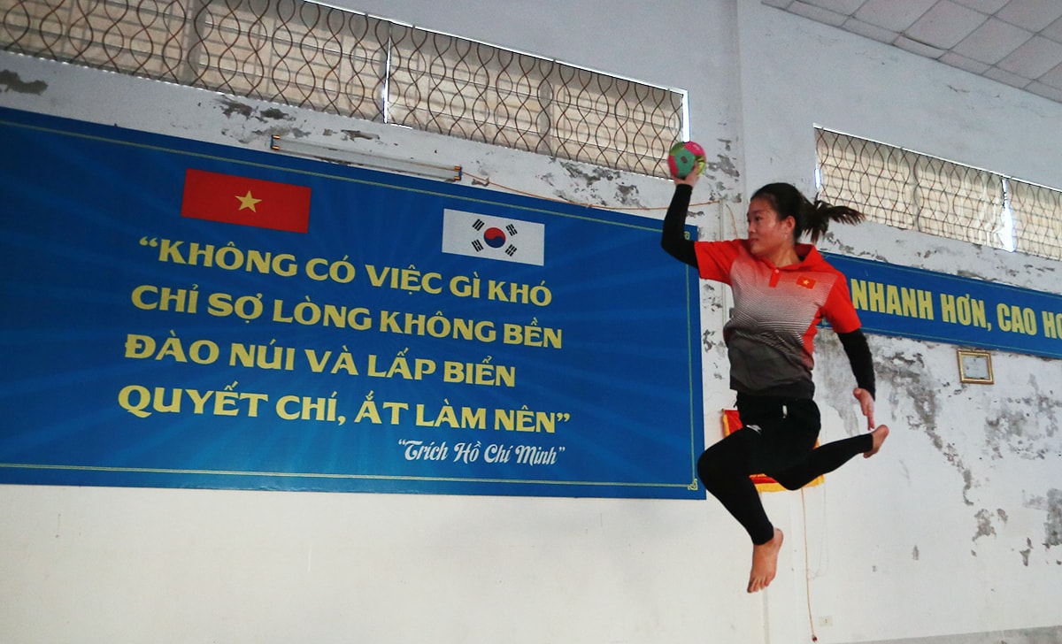 Nhìn vào hình ảnh này, không ai nghĩ rằng đây là một VĐV Taekwondo trong giờ tập luyện. Ảnh: Trung Kiên