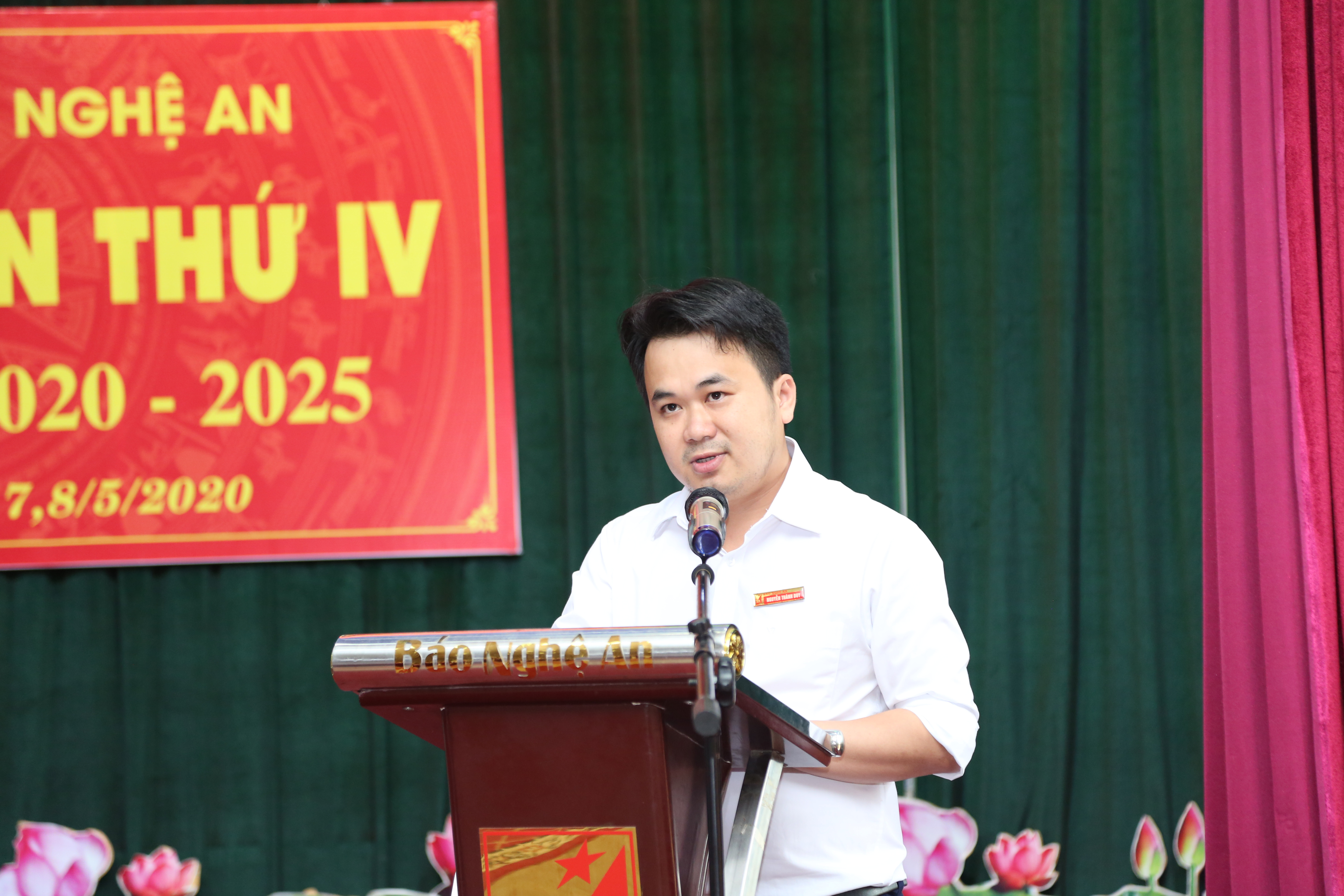 Đồng chí Nguyễn Thành Duy - đảng viên Chi bộ Thời sự Chính trị - Văn xã tham luận tại đại hội. Ảnh: Đào Tuấn