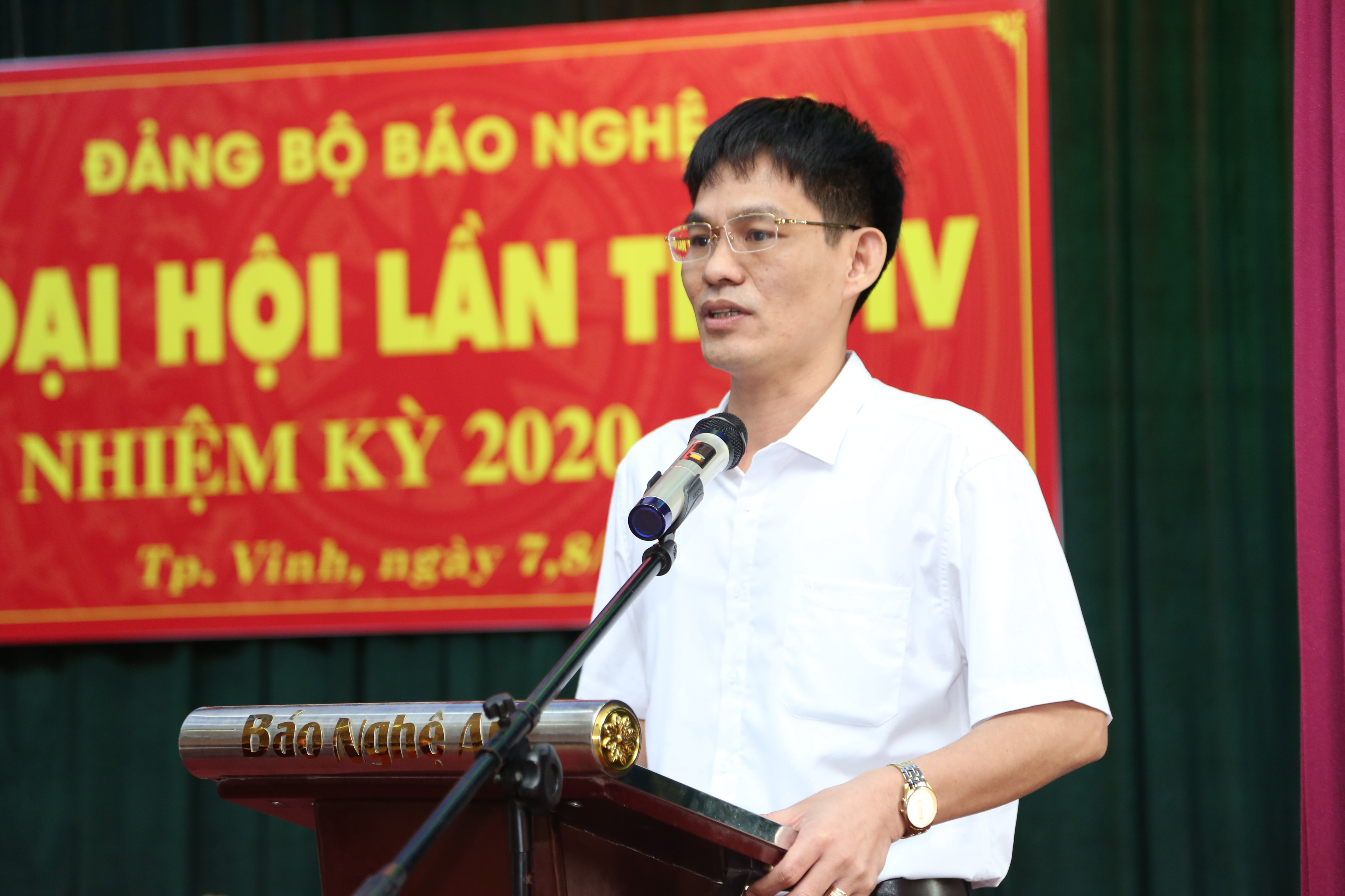Phó Bí thư Đảng ủy Khối các cơ quan tỉnh Chu Bá Long phát biểu tai đại hội. Ảnh: Đào Tuấn