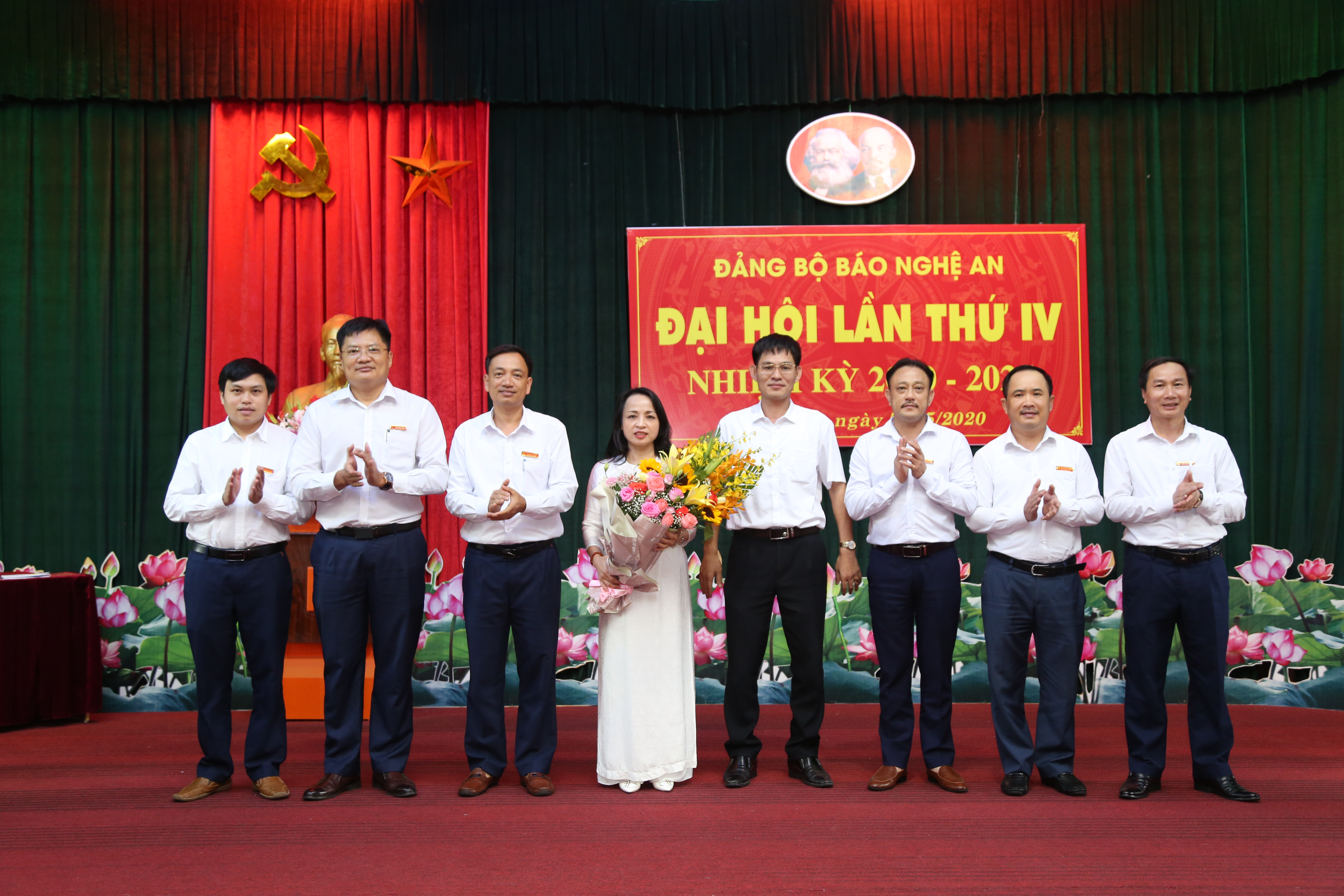 Ra mắt Ban chấp hành Đảng bộ Báo Nghệ An khóa IV, nhiệm kỳ 2020-2025. Ảnh: Đào Tuấn