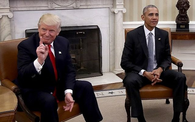 Ông Trump khi vừa đắc cử cùng ông Obama tại Phòng Bầu dục, Washington DC hồi tháng 11-2016. Ảnh: AFP