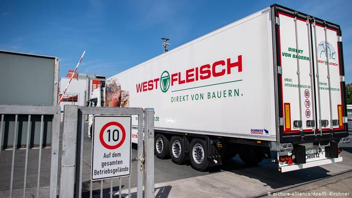 Giới chức bang North Rhine-Westphalia đã yêu cầu nhà máy chế biến thịt Westfleisch tạm thời đóng cửa. Ảnh: DPA