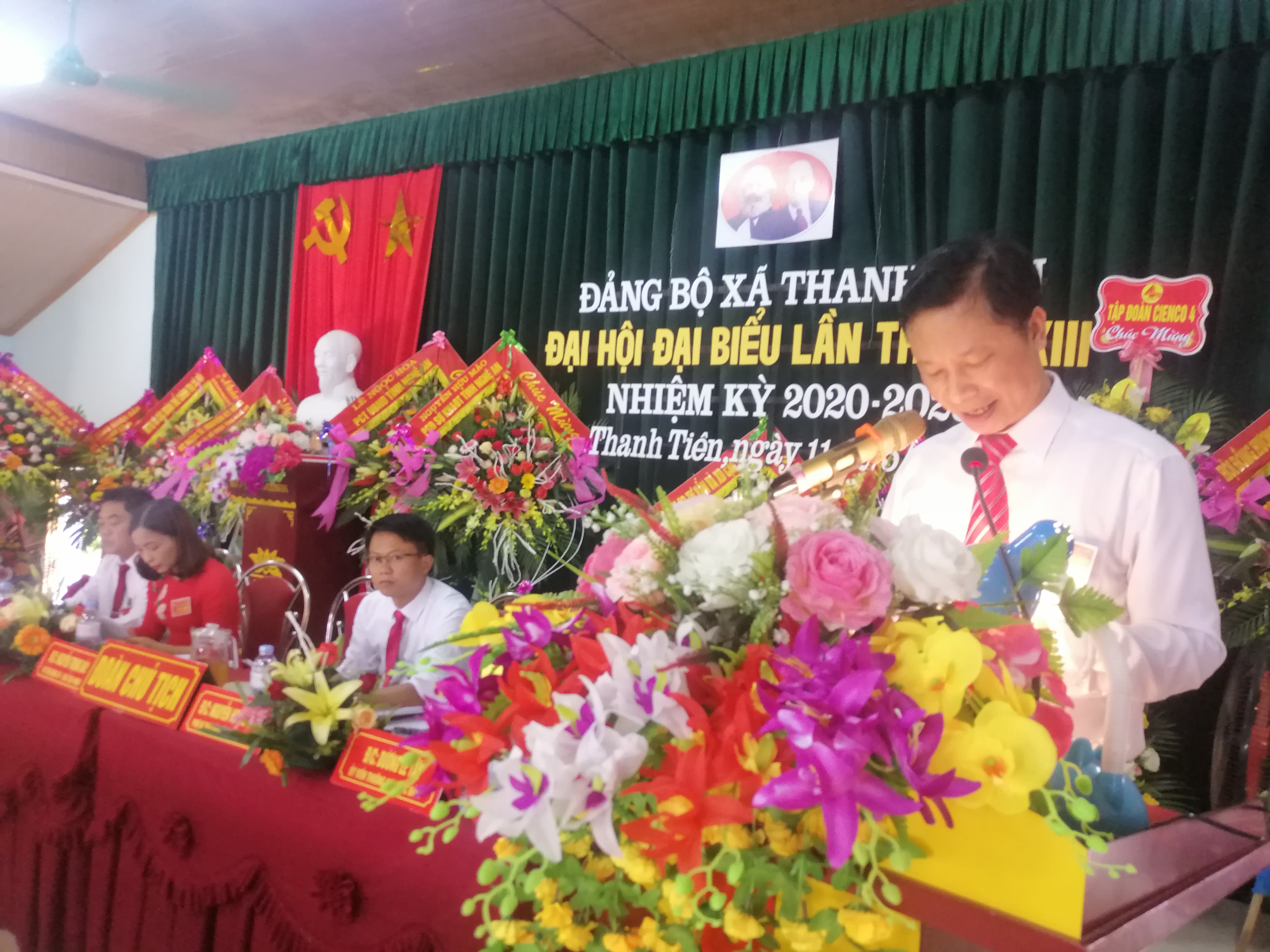 Đồng chí Nguyễn Trọng Bảy - Bí thư Đảng ủy xã, nhiệm kỳ 2015 - 2020phát biểu khai khac đại hội. Ảnh: Hữu Thịnh