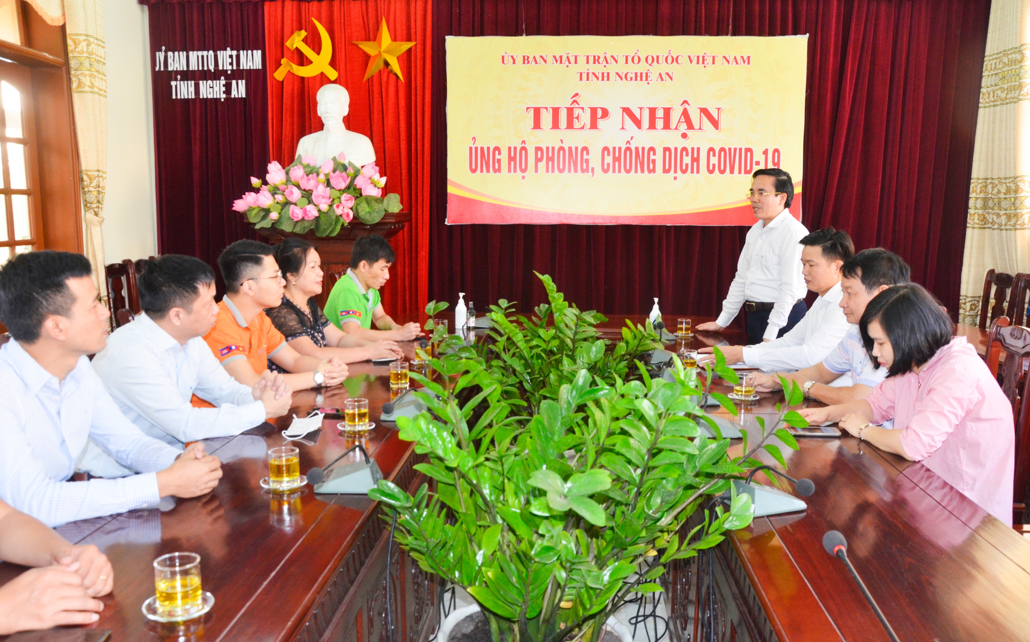 Quang cảnh buổi tiếp nhận. Ảnh: Thanh Lê