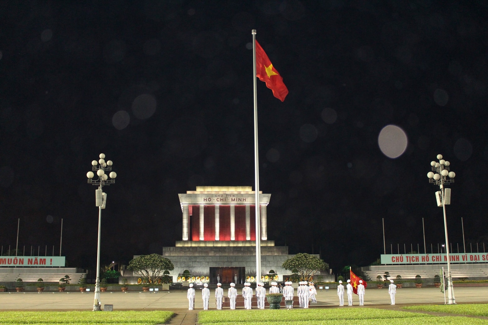 Lễ thượng cờ. Ảnh: Mai Thắng