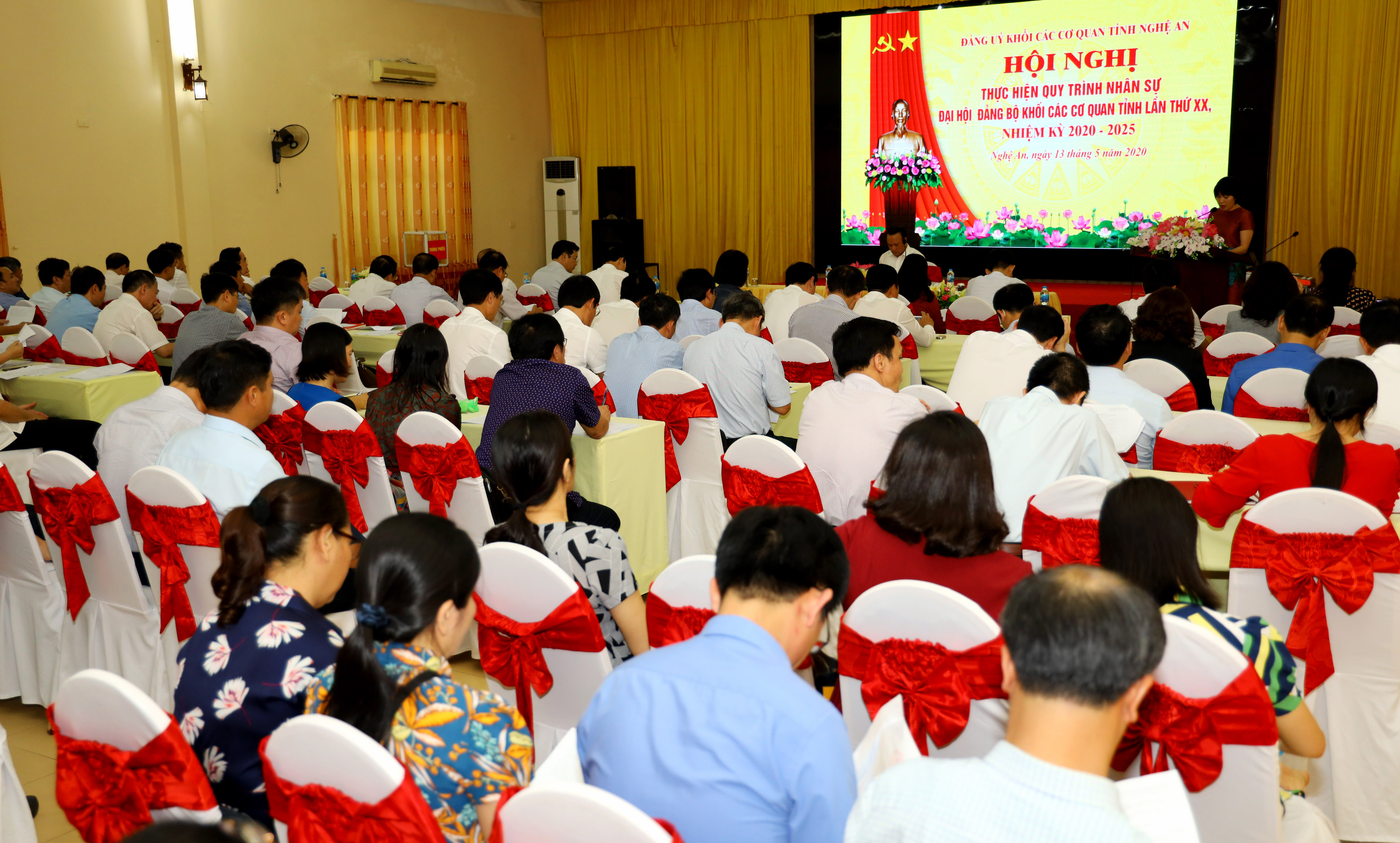 Toàn cảnh hội nghị thực hiện quy trình nhân sự Đại hội Đảng bộ Khối CCQ tỉnh Nghệ An. Ảnh Nguyên Nguyên 