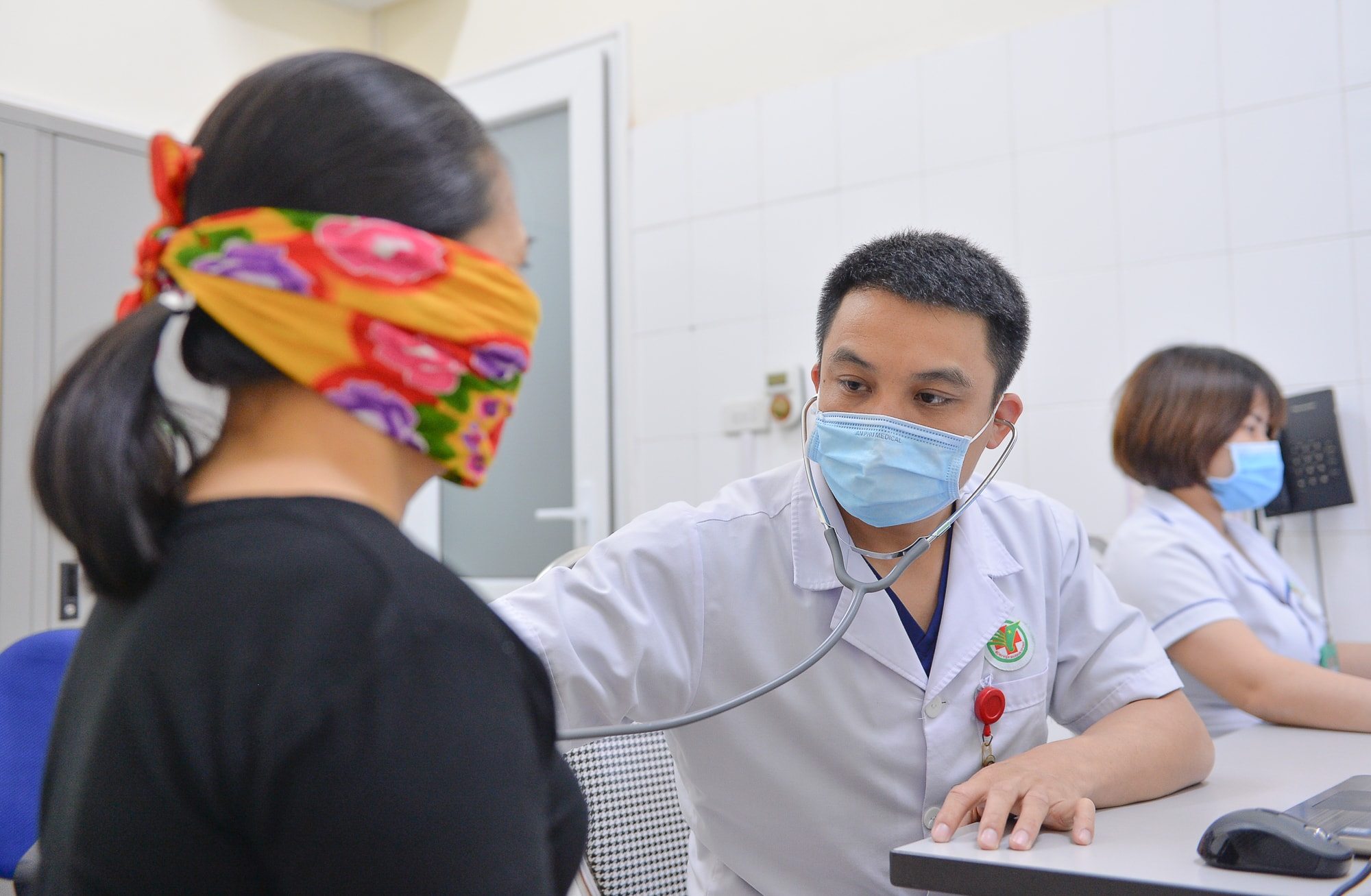 Đại đa số người bệnh là người cao tuổi và trẻ nhỏ. Ảnh: Thành Cường