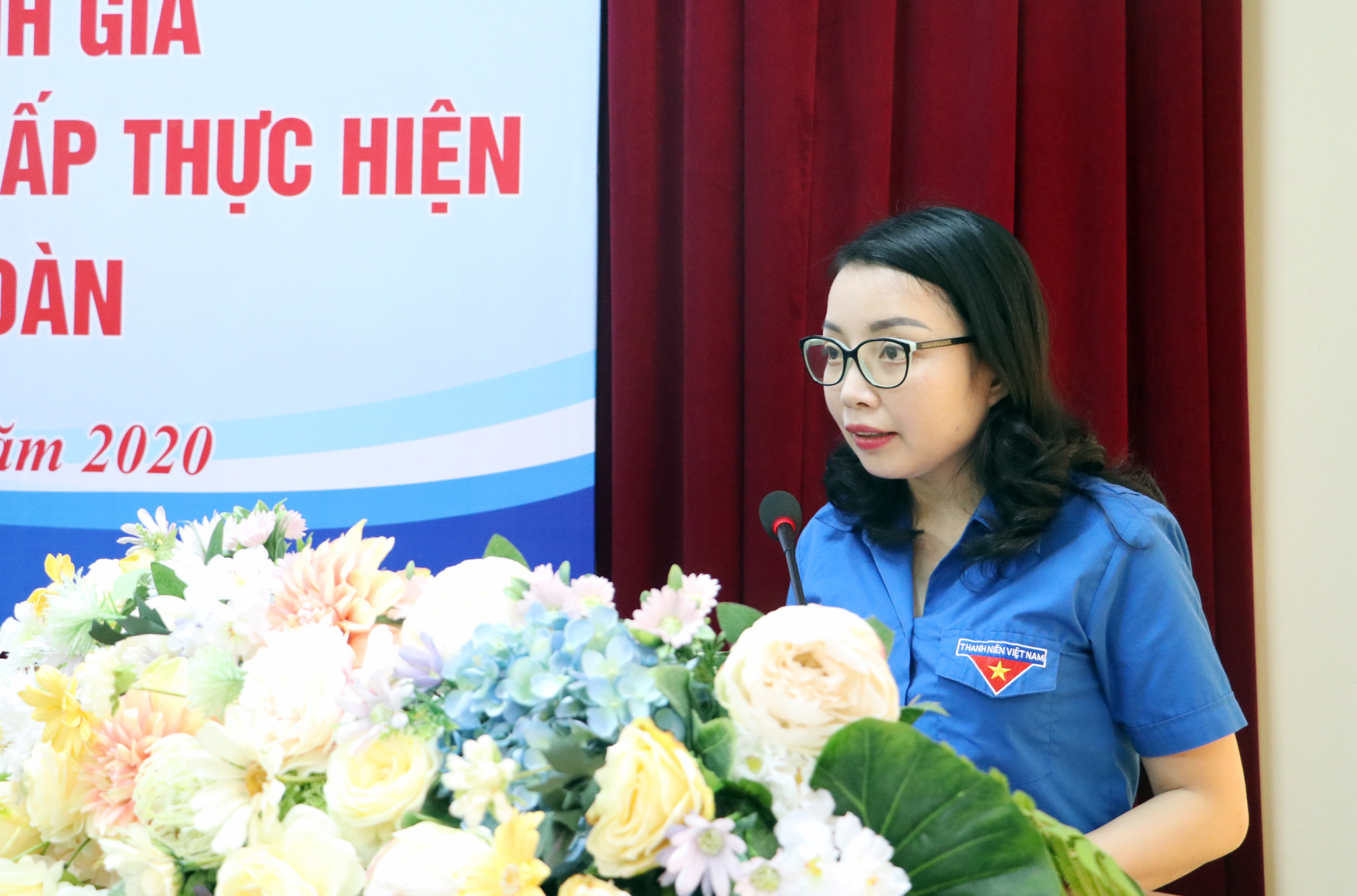 Quyền Bí thư Tỉnh đoàn Nguyễn Thị Thơm đánh giá việc thực hiện Quy chế Cán bộ Đoàn trong 10 năm qua. Ảnh: Thanh Quỳnh