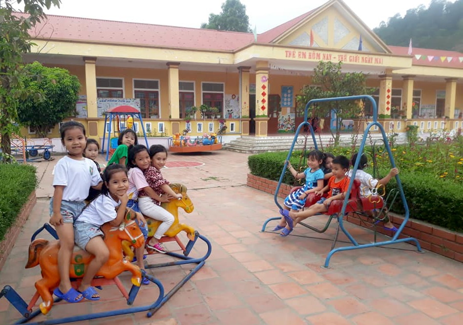 Giờ ra chơi của các cháu Trường Mầm non xã Nghi Đồng ảnh Thu Hiền