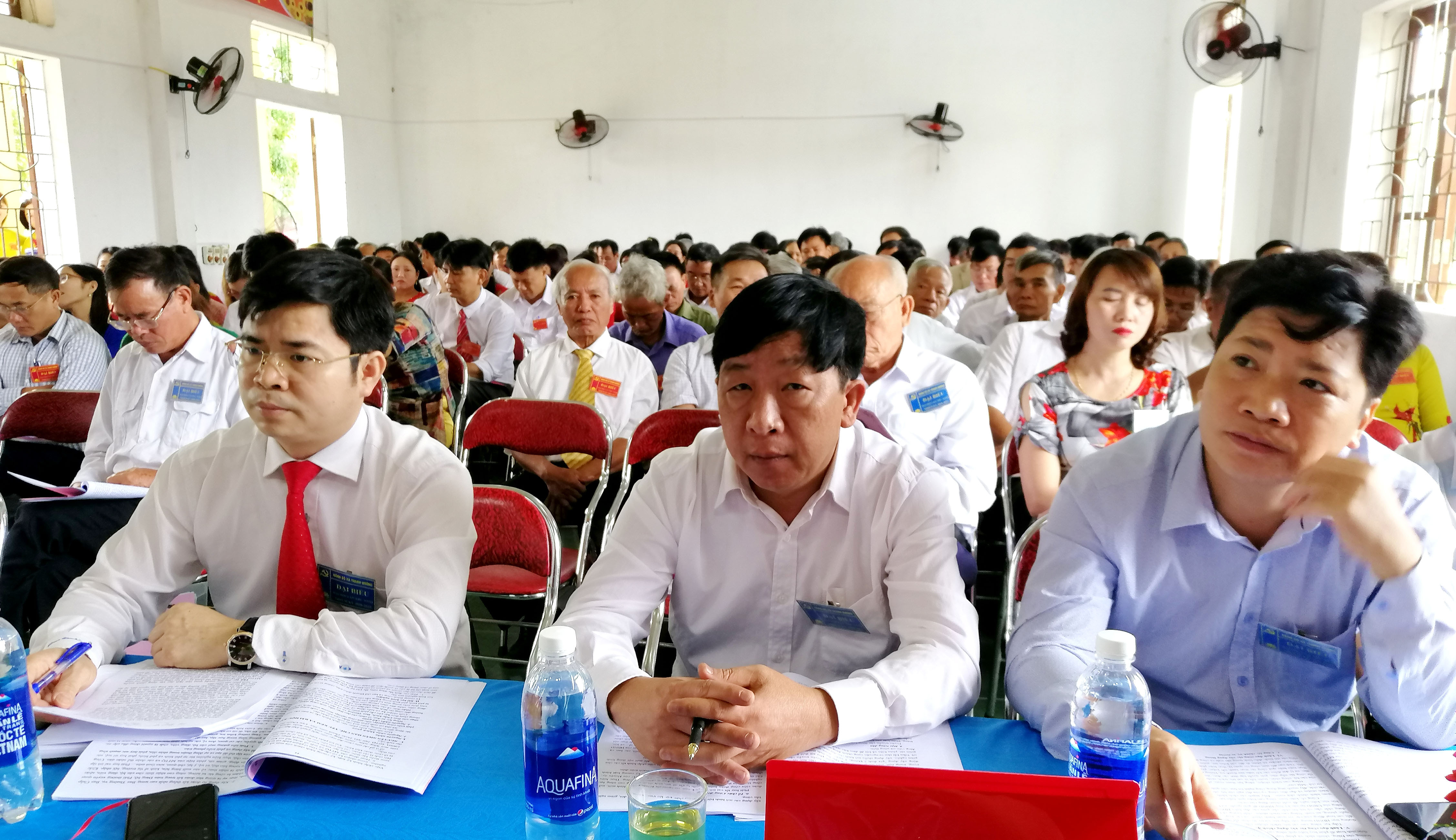 Các đại biểu cấp trên dự đại hội Đảng bộ xã Thanh Hương. Ảnh Hữu Thịnh