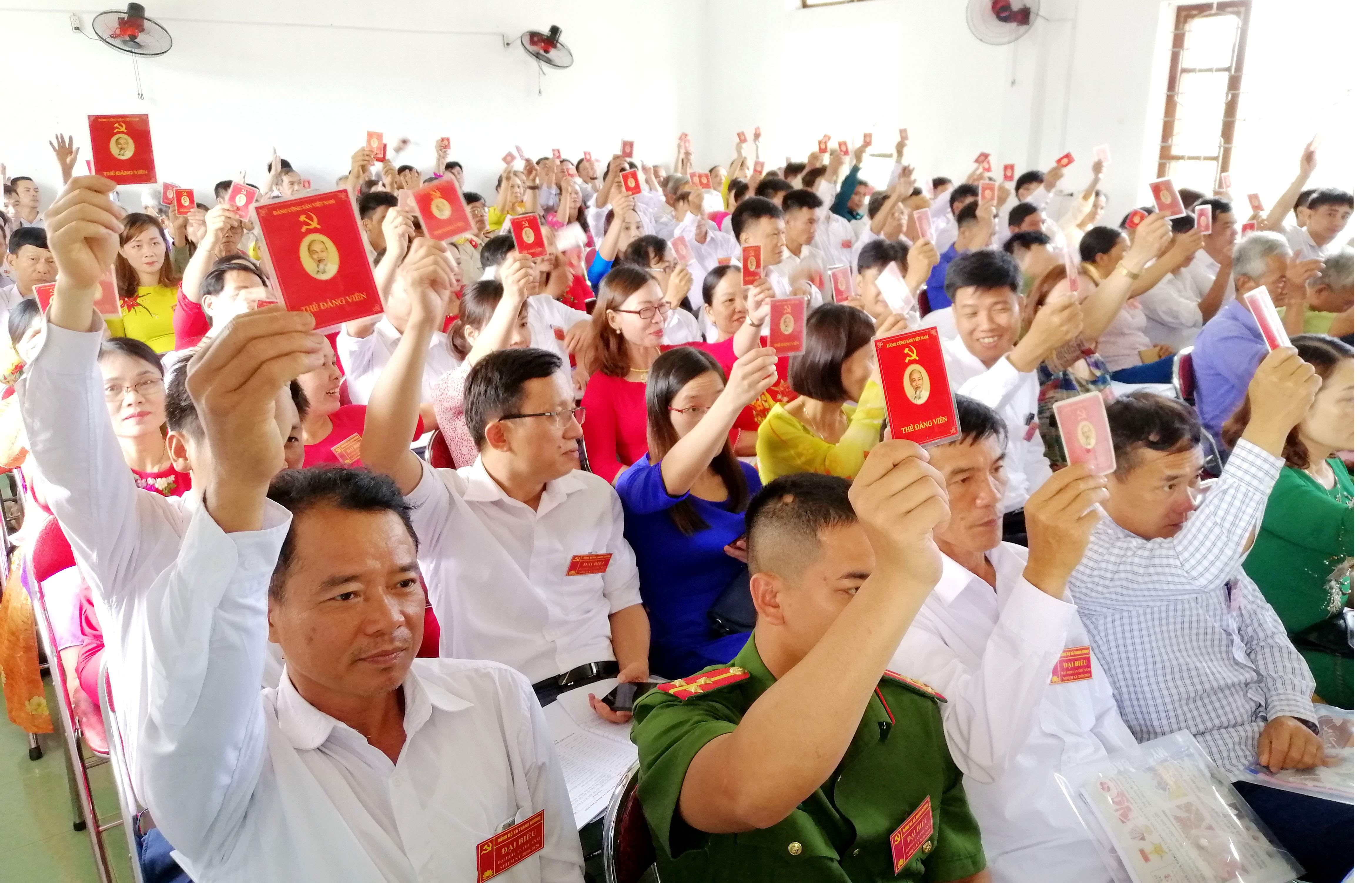 Biểu quyết thống nhất các nội dung tại Đại hội Đảng bộ xã Thanh Hương (Thanh Chương)
