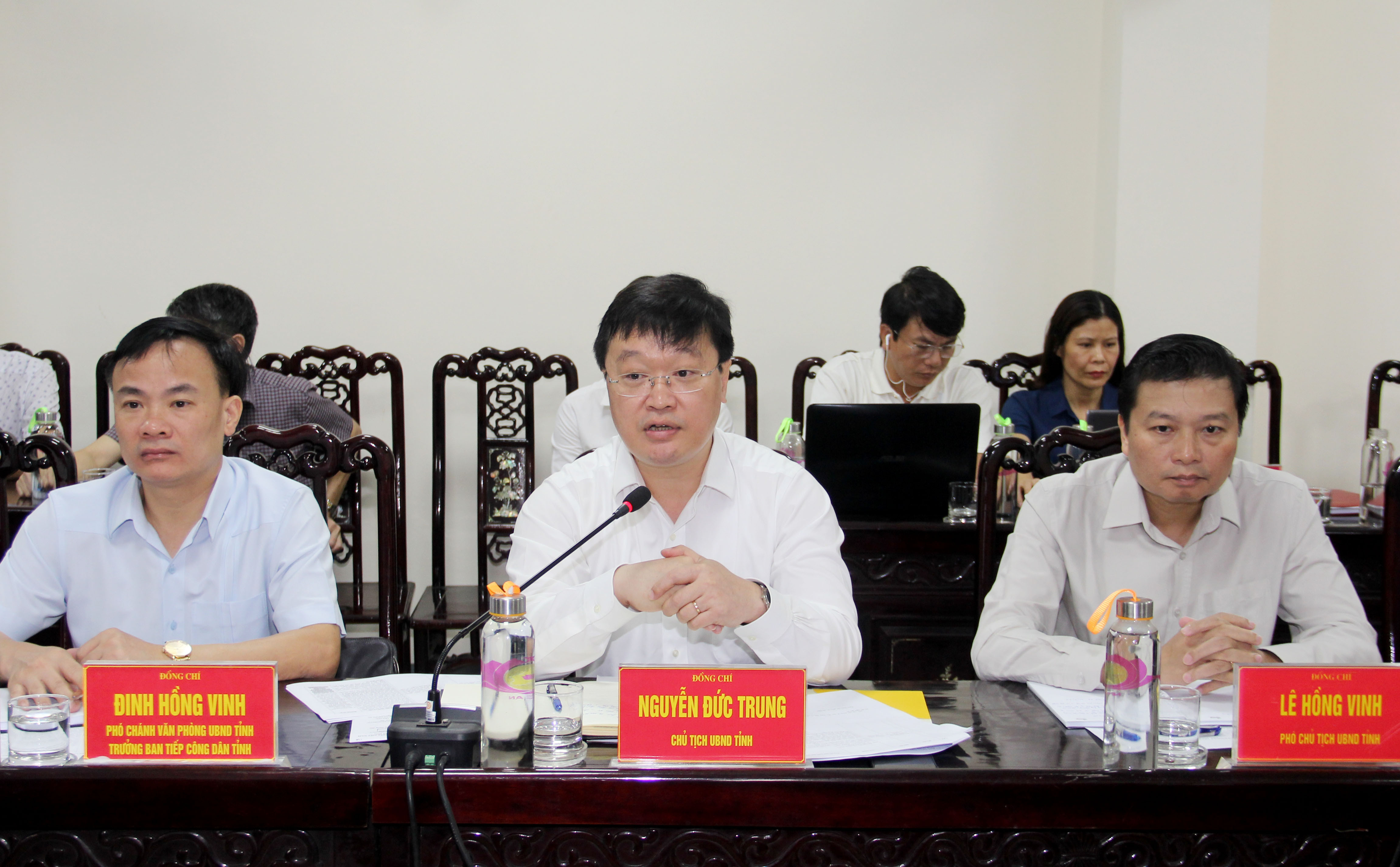 Đồng chí Nguyễn Đức Trung - Chủ tịch UBND tỉnh chỉ đạo các cấp, ngành quan tâm giải quyết các quyền lợi chính đáng cho người dân. Ảnh: Phạm Bằng
