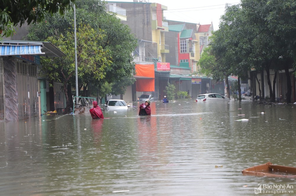 Nhiều tuyến đường ở TP Vinh ngập nặng sau đợt mưa lớn vào tháng 10/2019. Ảnh tư liệu