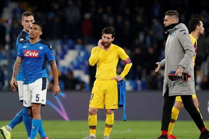 Messi mất hút suốt 90 phút làm khách ở Napoli. 