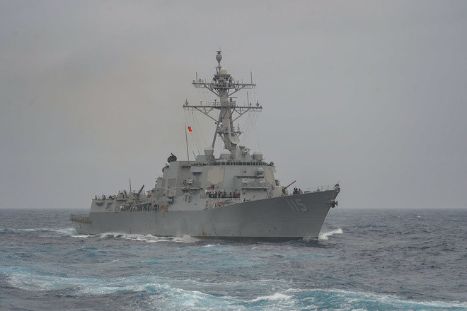 Tàu USS Rafael Peralta trên vùng biển Philippines hôm 9/5. Ảnh: Hải quân Mỹ.