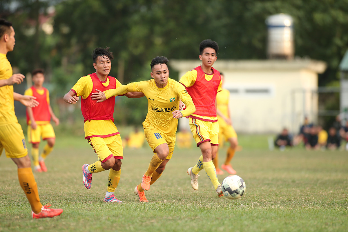 Hồ Tuấn Tài và các đồng đội đang có 1 trận thắng, 1 trận hòa tại V.League 2020. Ảnh: Xuân Thủy