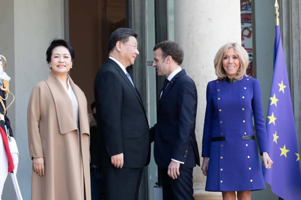 Tổng thống Pháp Emmanuel Macron tiếp đón Chủ tịch Trung Quốc Tập Cận Bình tại Cung điện Elysee ở Paris vào tháng 3 năm 2019.  Ảnh: Bloomberg