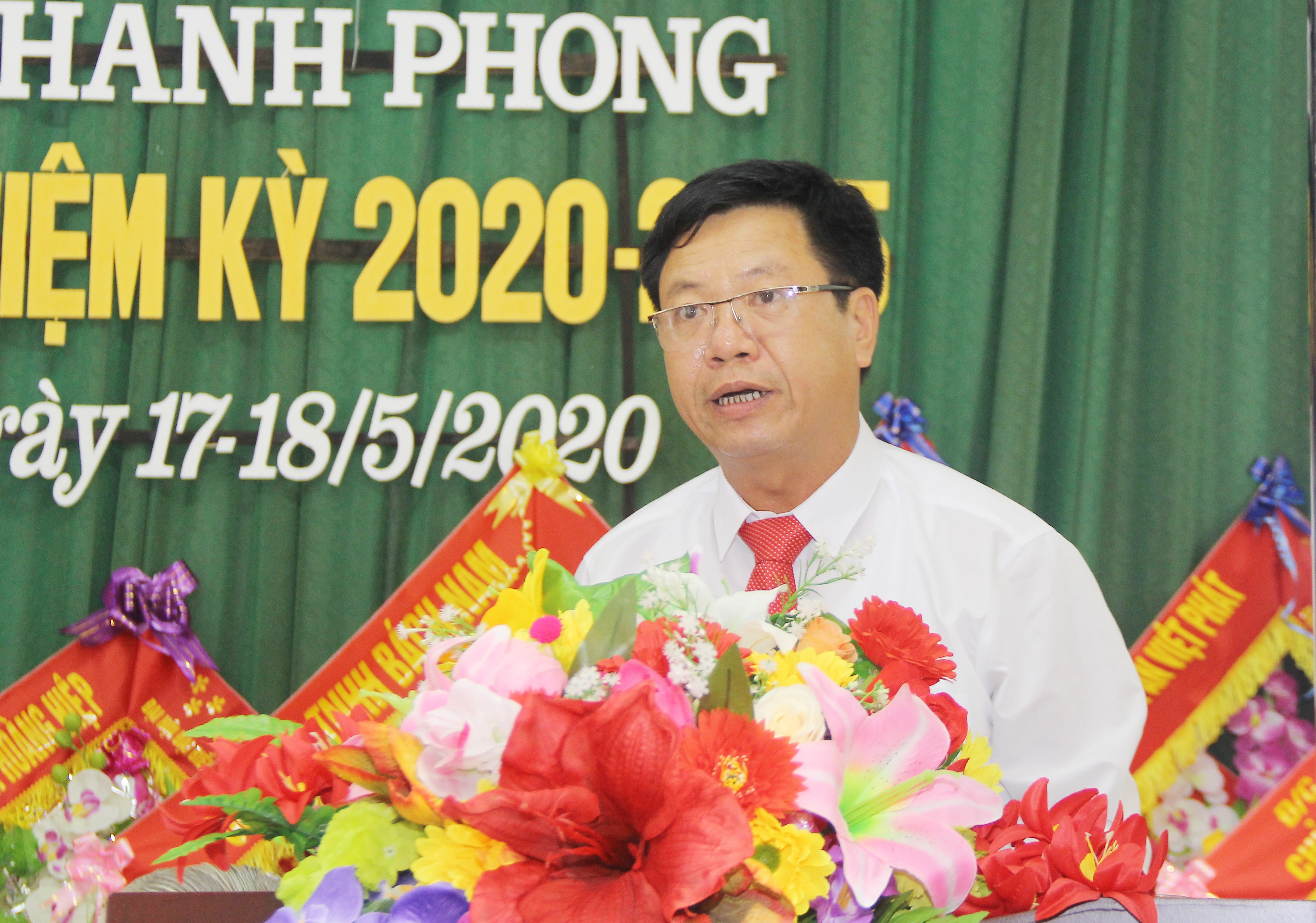 Đồng chí Nguyễn Văn Ngọc - Bí thư Đảng ủy xã nhiệm kỳ 2015 - 2020 khai mạc đại hội. Ảnh: Mai Hoa