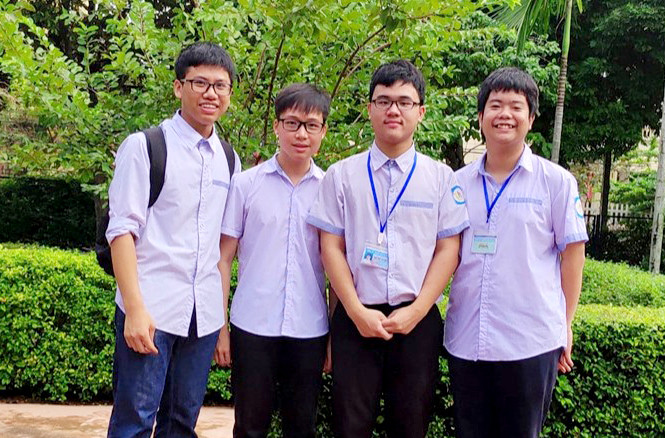 Một số thành viên nổi bật của đội tuyển Trường THPT chuyên Phan Bội Châu. Ảnh: PV