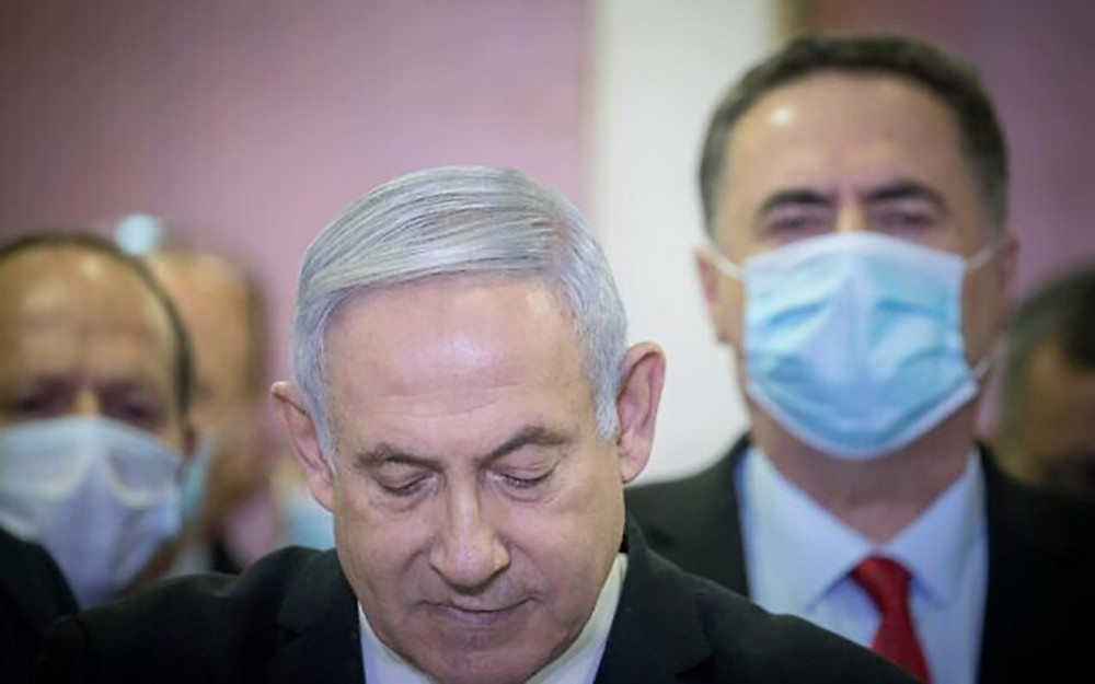 Thủ tướng Benjamin Netanyahu tại phiên xét xử đầu tiên hôm 24/5/2020. Ảnh: Times of Israel