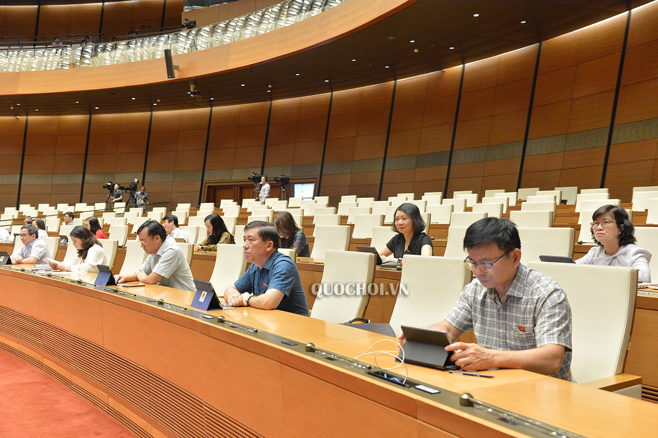 Đại biểu Quốc hội tham dự kỳ họp thứ 9, Quốc hội khóa XIV. Ảnh: Quochoi.vn
