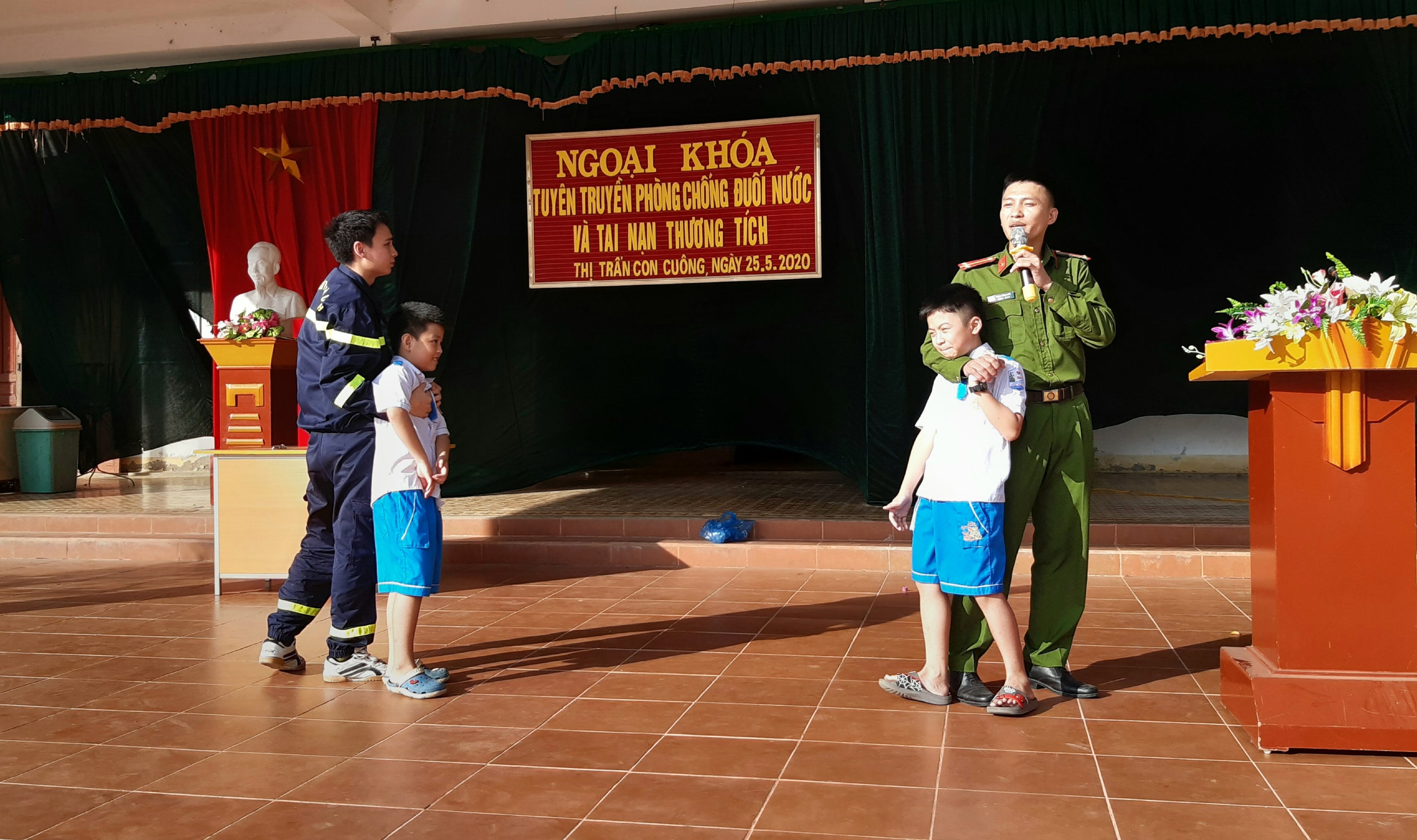 Hướng dẫn cách cứu người bị đuối nước