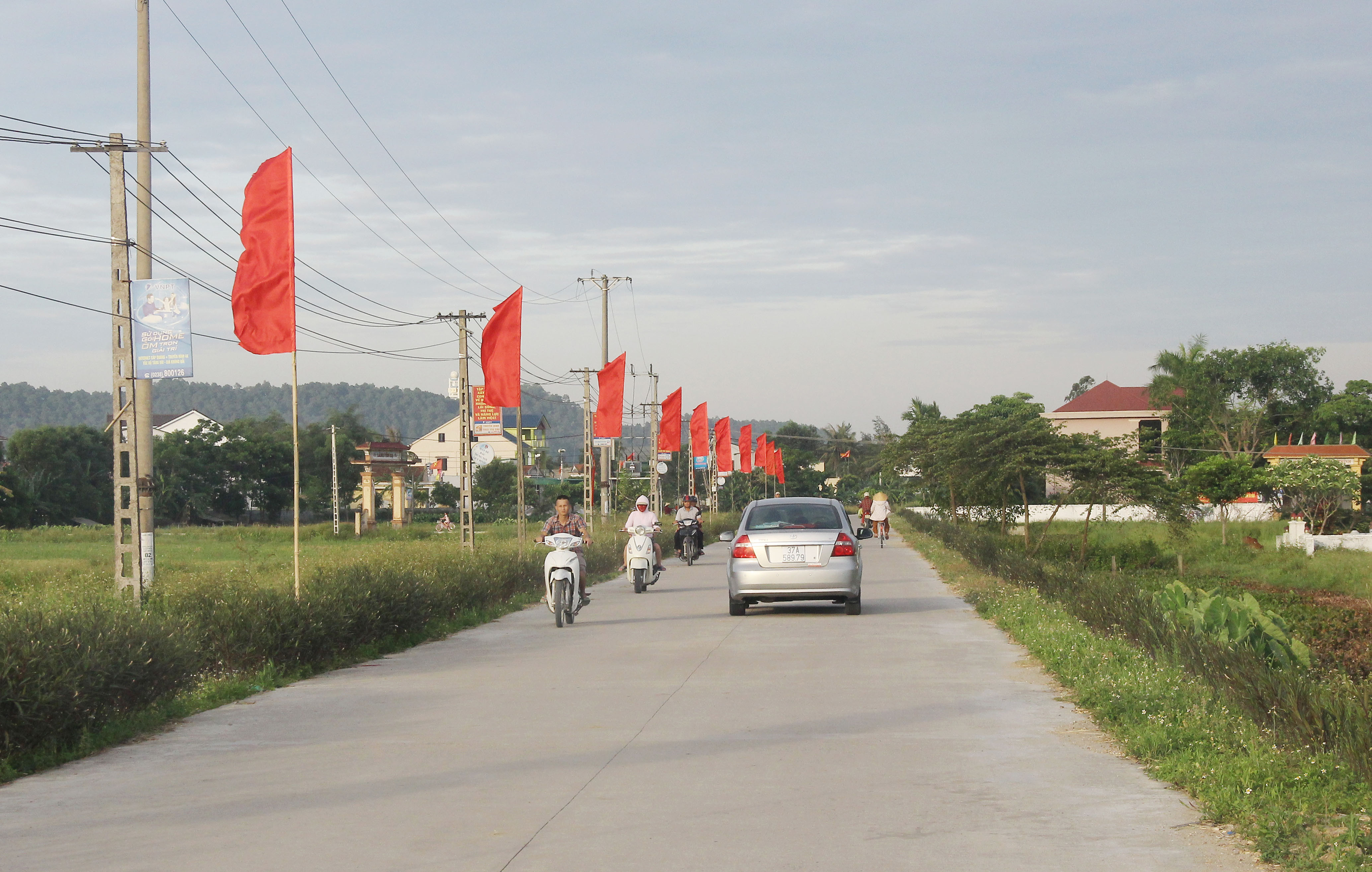 Hệ thống đường giao thông nông thôn ở Hưng Thịnh được bê tông hóa. Ảnh: Mai Hoa