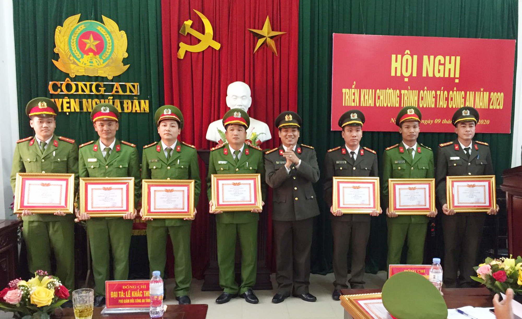 Lãnh đạo Công an Nghệ An biểu dương khen thưởng các tập thể cá nhân Công an huyện Nghĩa Đàn.