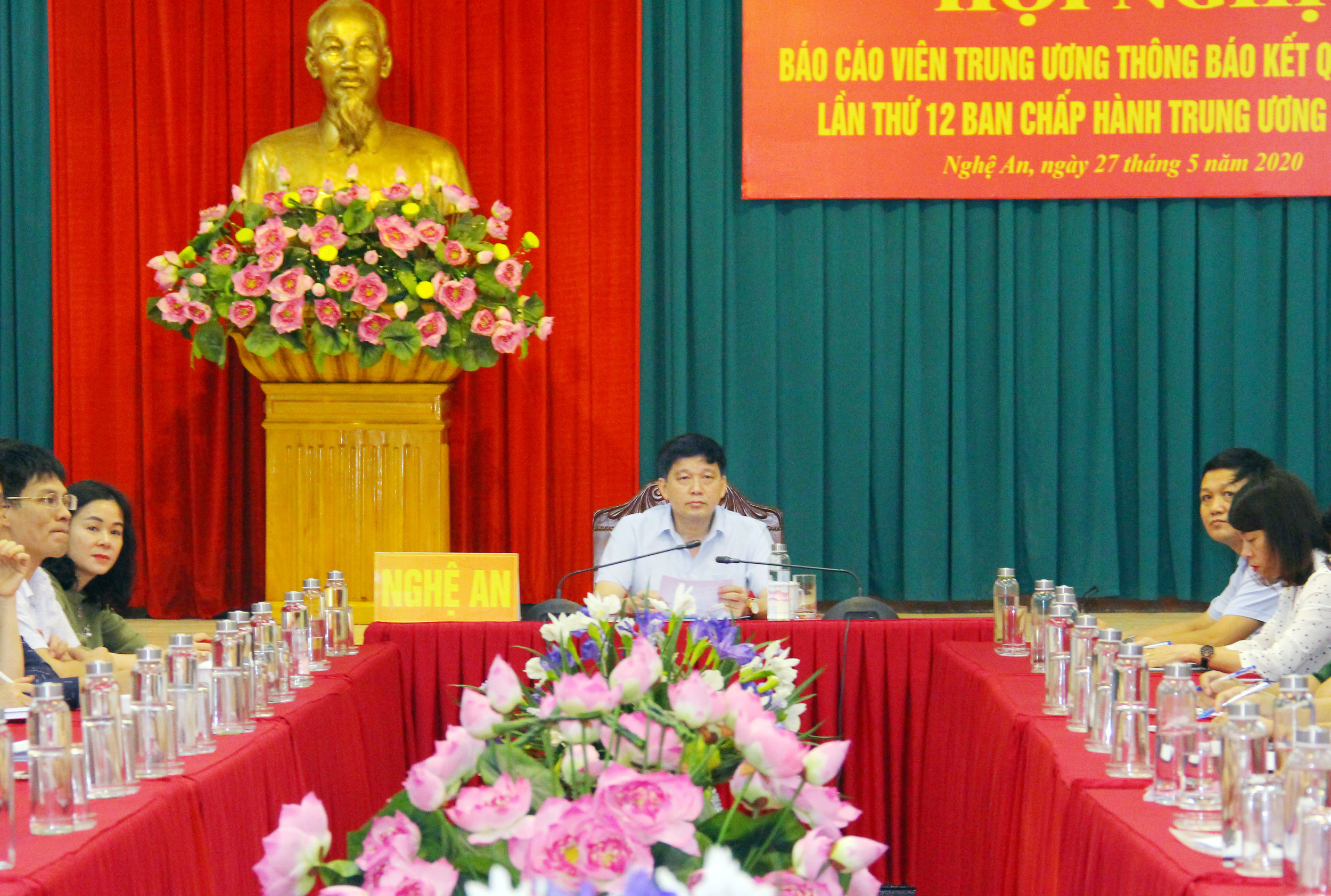 Đồng chí Kha Văn Tám chủ trì Hội nghị. Ảnh: Thanh Quỳnh