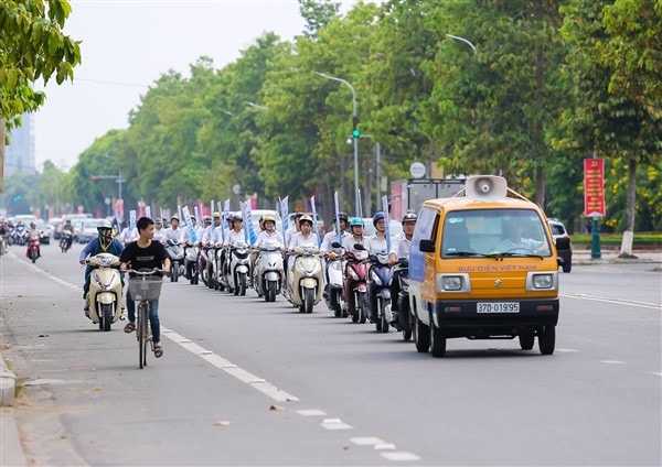 Nghệ An ra quân hưởng ứng Tháng vận động triển khai BHXH toàn dân. Ảnh PV