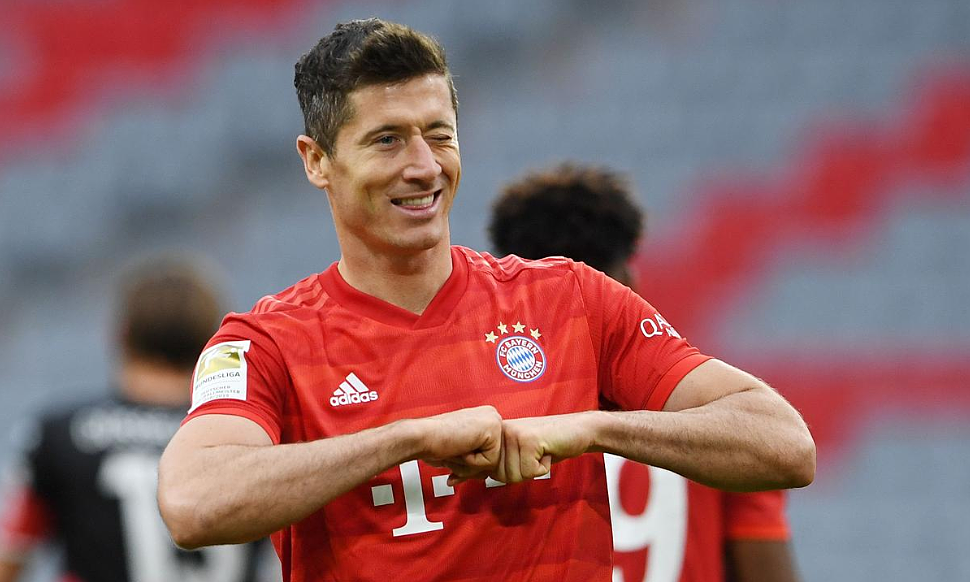 Lewandowski đã ghi 43 bàn qua 37 trận. Ảnh: Reuters.