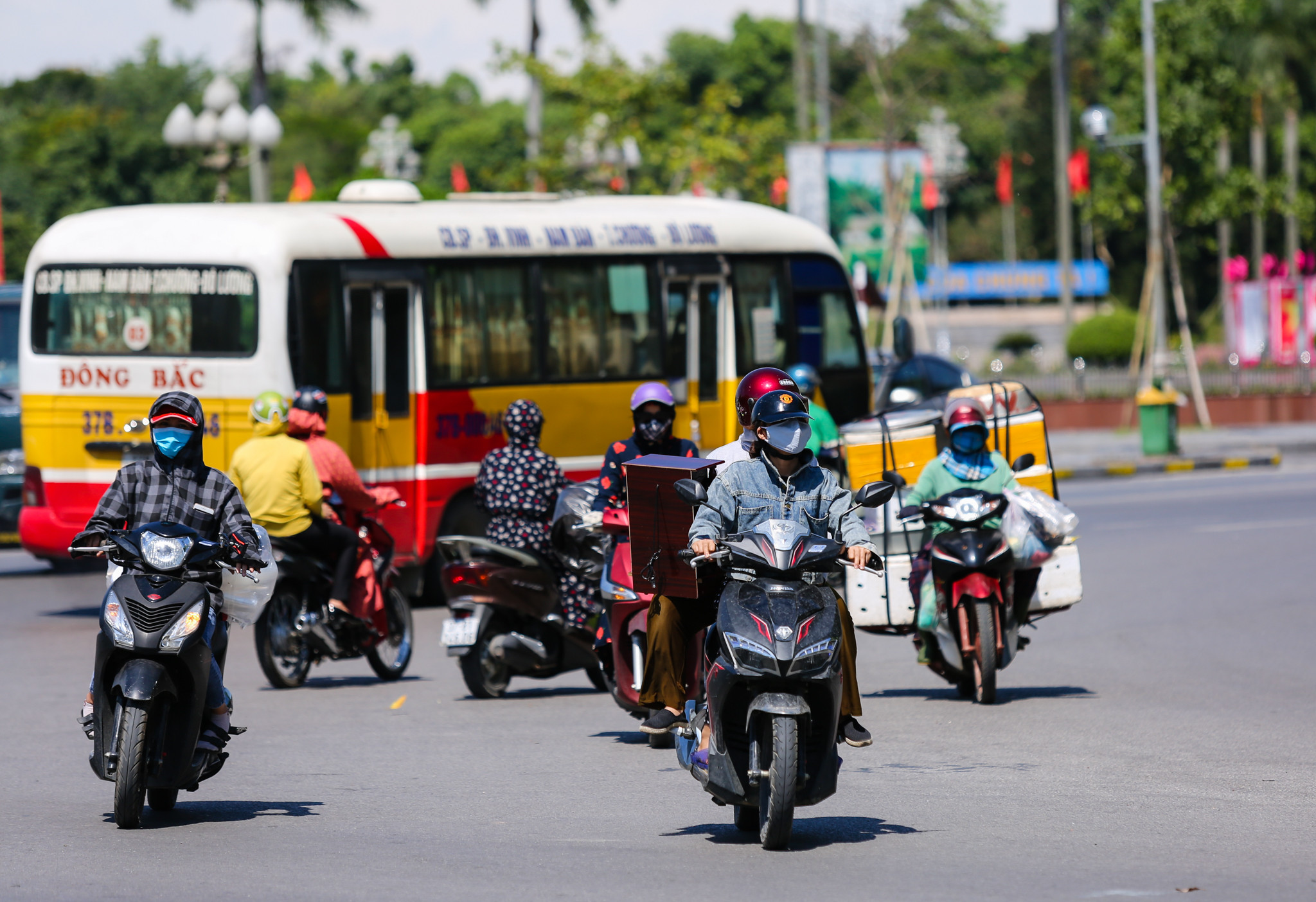 Theo dự báo cường độ nắng nóng tiếp tục gia tăng trong khoảng 5 đến 7 ngày tới. Ở Nghệ An nắng nóng gay gắt, nền nhiệt độ cao nhất phổ biến lên tới 37-40 độ. Ảnh: Đức Anh