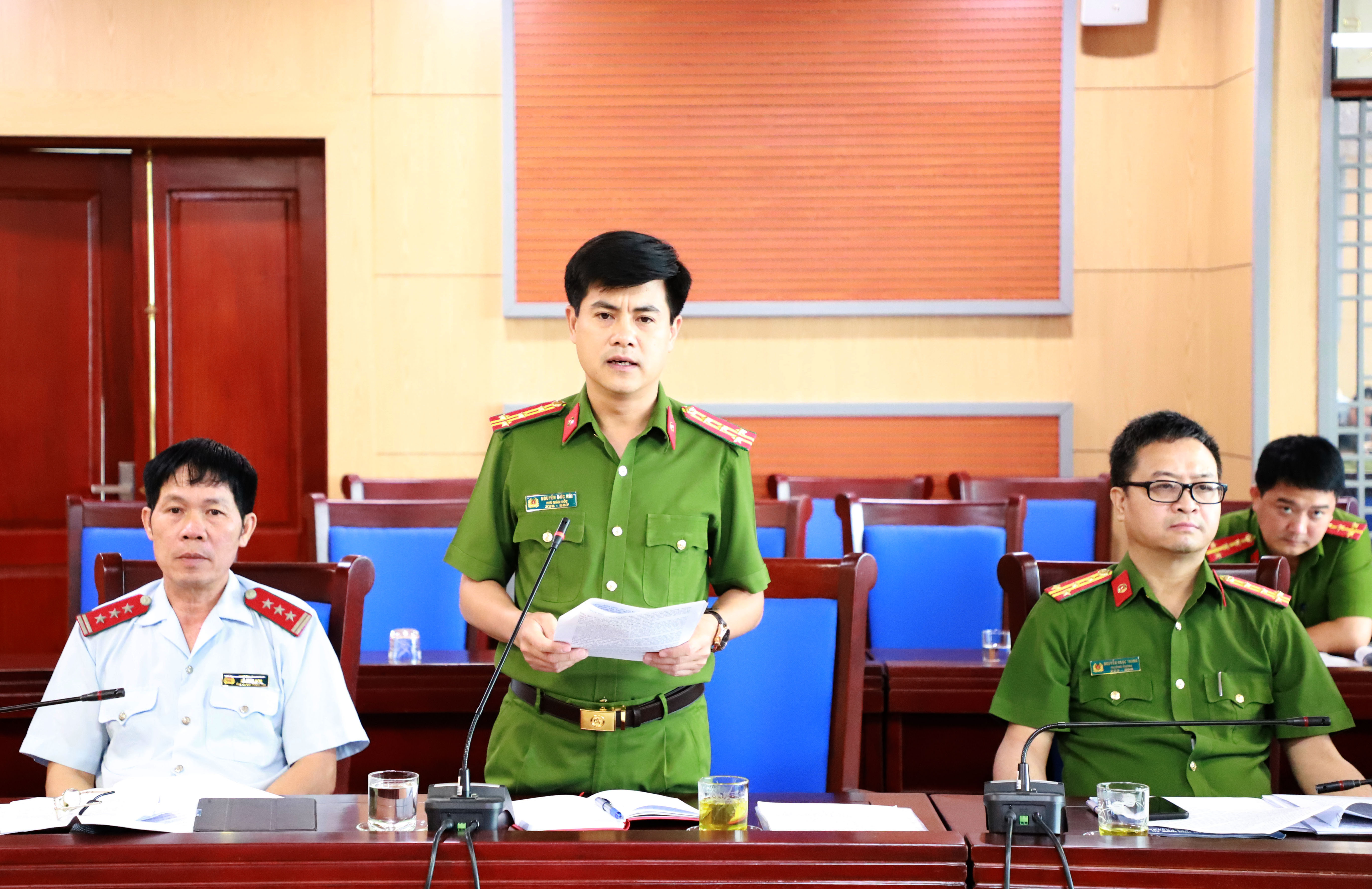 Đại tá Nguyễn Đức Hải - Phó Giám đốc Công an tỉnh báo cáo kết quả thực hiện Nghị quyết 55. Ảnh: Phạm Bằng