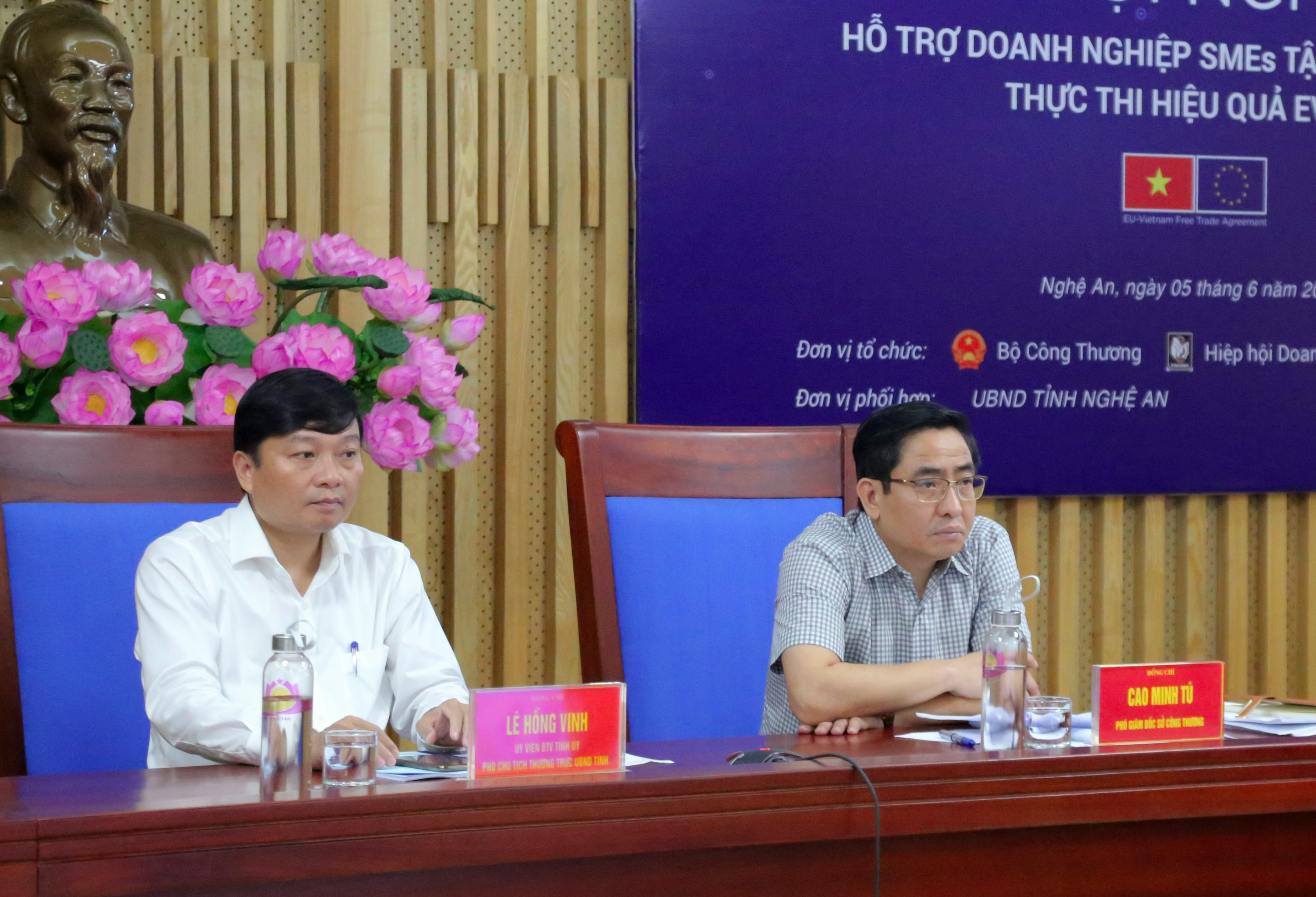 chủ trì tại đầu cầu nghệ an. Ảnh Thu Huyền 