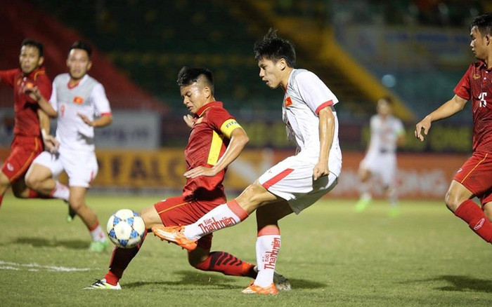 Trung vệ Thái Bá Sang trong màu áo U19 Việt Nam. Ảnh: FBNV