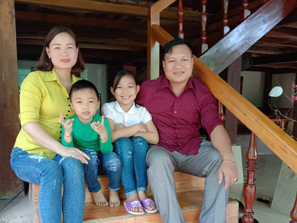 Gia đình anh Vi Thanh Hiếu, chị Lô Thị Hương là đại diện duy nhất của tuổi trẻ Nghệ An được xét tuyên dương “Gia đình trẻ tiêu biểu” năm 2020 cấp toàn quốc của Trung ương Hội Liên hiệp Thanh niên Việt Nam tổ chức.